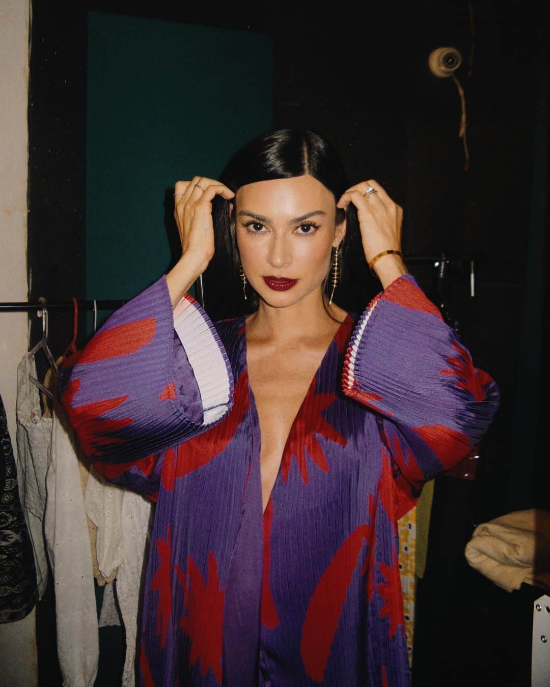 Thaila Ayalaのインスタグラム：「Depois de ouvir de @djamilaribeiro1 que o nosso POD @mileumatretas é utilidade pública eu fiquei bem assim ME ACHANDO mesmo, um tico nojenta 🤷🏻‍♀️」
