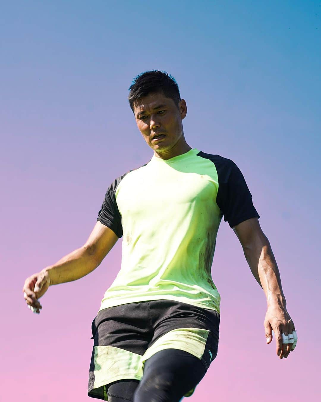 川島永嗣のインスタグラム：「I close my eyes and I see the passion never fades.   Keep challenging myself.  And I open my eyes, I see there is no limit.  @pumafootball_jp  @pumajapan  @puma   #preparationphysique #goalkeeper #puma」