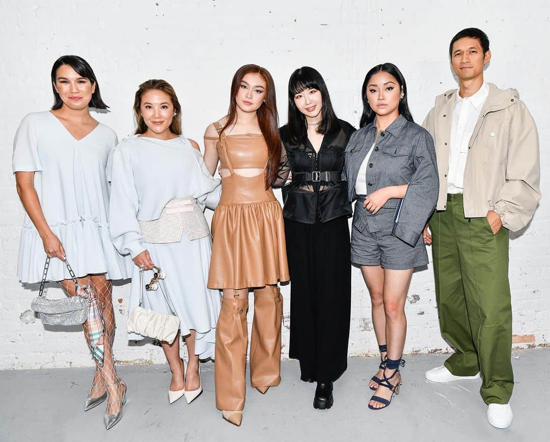 アディアムのインスタグラム：「Creative Director #HanakoMaeda backstage at the #ADEAM Spring Summer 2024 show with #ZoeChao, #AllyMaki, #AnnaCathcart, #LanaCondor and #HarryShumJr.」