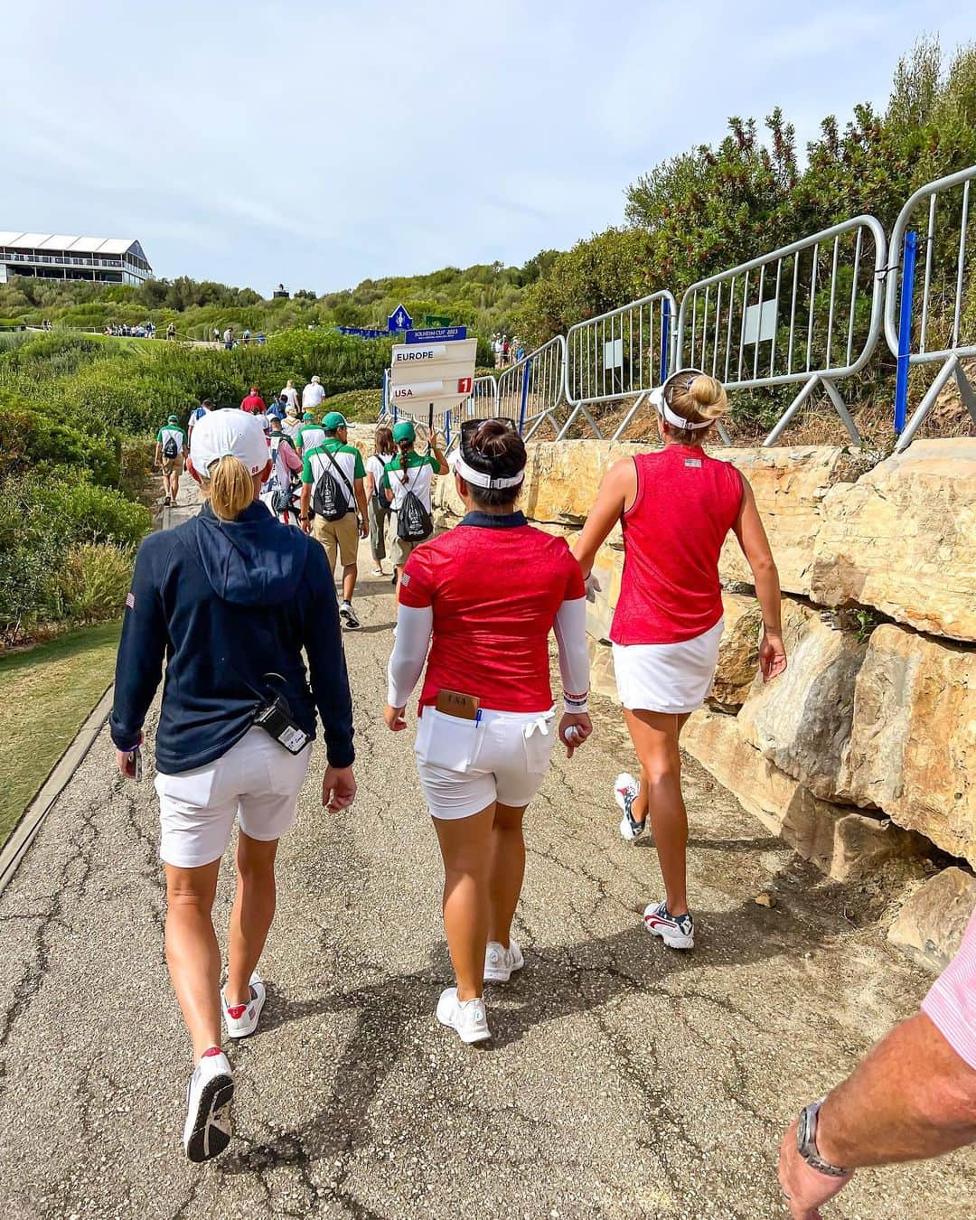 モーガン・プレッセルさんのインスタグラム写真 - (モーガン・プレッセルInstagram)「Red (Stacy’s Version) on Day 1 of the Solheim Cup! 🇺🇸 Red, white and blue because we never go out of style ❤️🤍💙 @dunninggolf」9月23日 6時36分 - mpressel