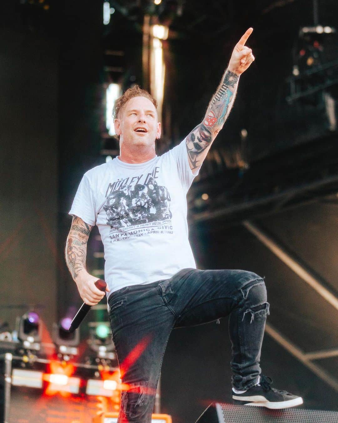 コリィ・テイラーのインスタグラム：「Nothing matters all I want is YOU @coreytaylor   📸: @stvthrasher」