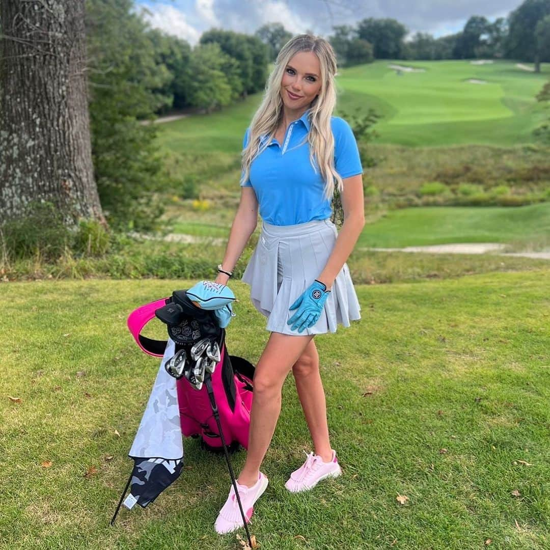 Elise Lobbのインスタグラム：「Happy Friday !!!!💙⛳️🏌🏼‍♀️ what are you guys up to this weekend ?!   Loving my new @pxg Fall ‘23 pieces! 🤩  #golf #pxg #pxgtroops」