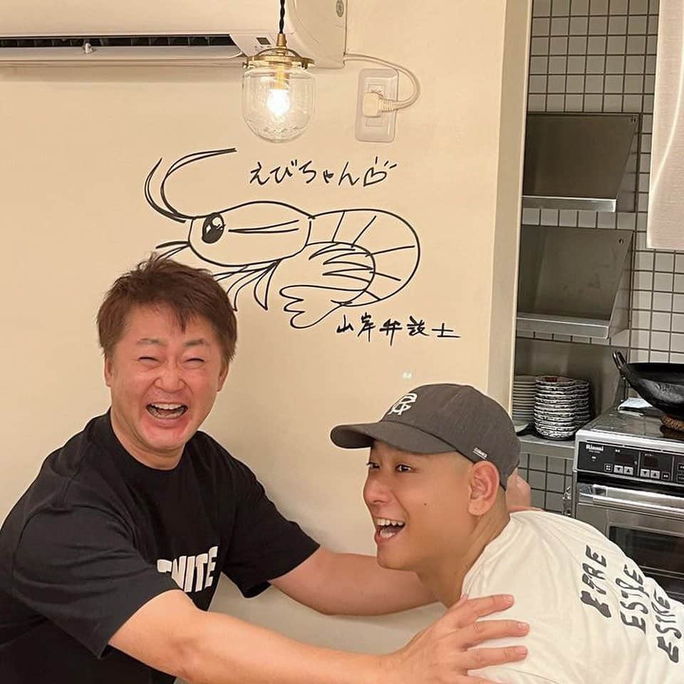 のインスタグラム：「ご要望により、サインさせていただいたことをご報告します。 #食堂えびちゃん #河原町 #京都」
