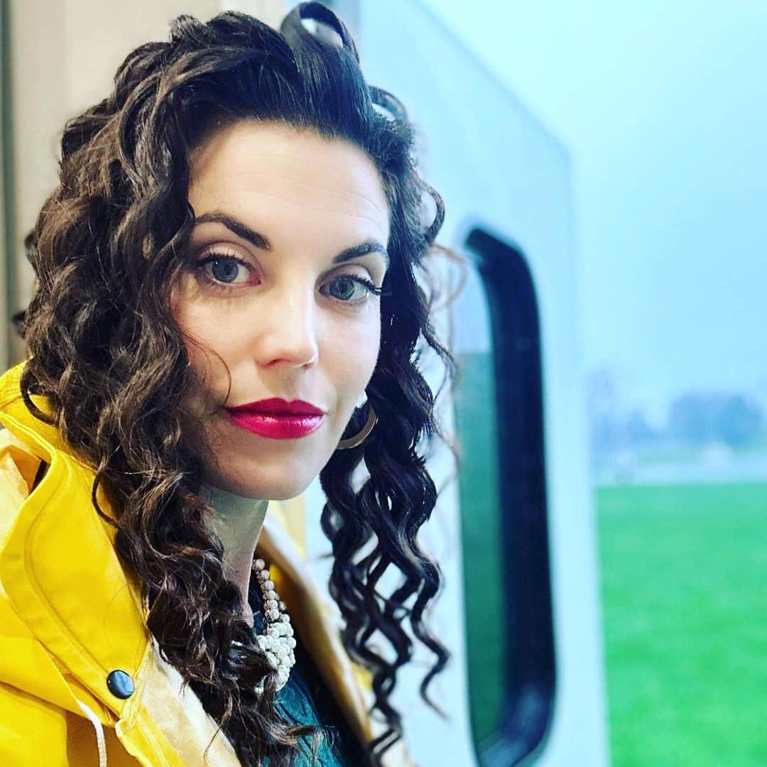 ミーガン・オリーのインスタグラム：「Curly sue #perms #fall」