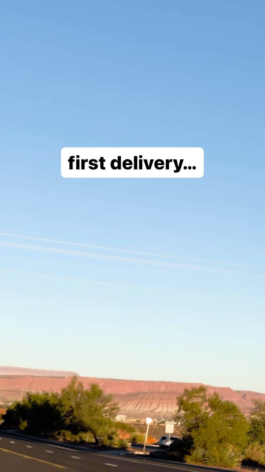 マシュー・グレイ・ギュブラーのインスタグラム：「big green hand🧤 delivery day 1 💚」