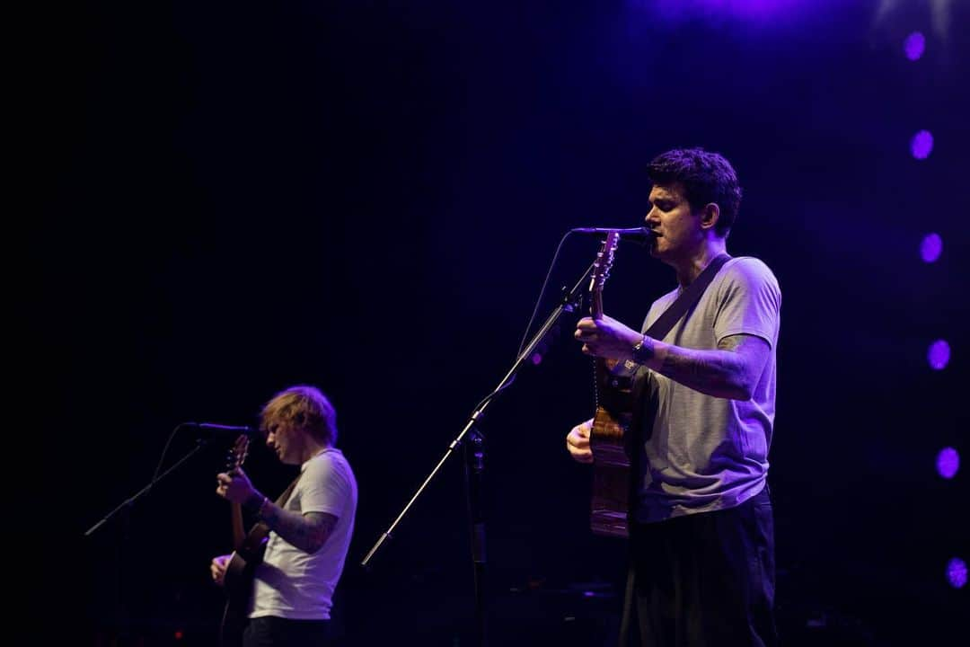 ジョン・メイヤーのインスタグラム：「Tuesday night at @thewiltern was a special one to say the least; I got to witness Ed Sheeran  @teddysphotos play a masterful set of music, we sang together on a couple of songs, and most importantly, the event raised over $500,000 for the @heartandarmor foundation. The money raised will help fund research and treatments that are already in full swing and producing lasting results in providing specialized care to veterans. A brilliant and love-filled beginning to the Solo tour! Thank you to everyone who came out and supported. ♥️ see you out there real soon…」