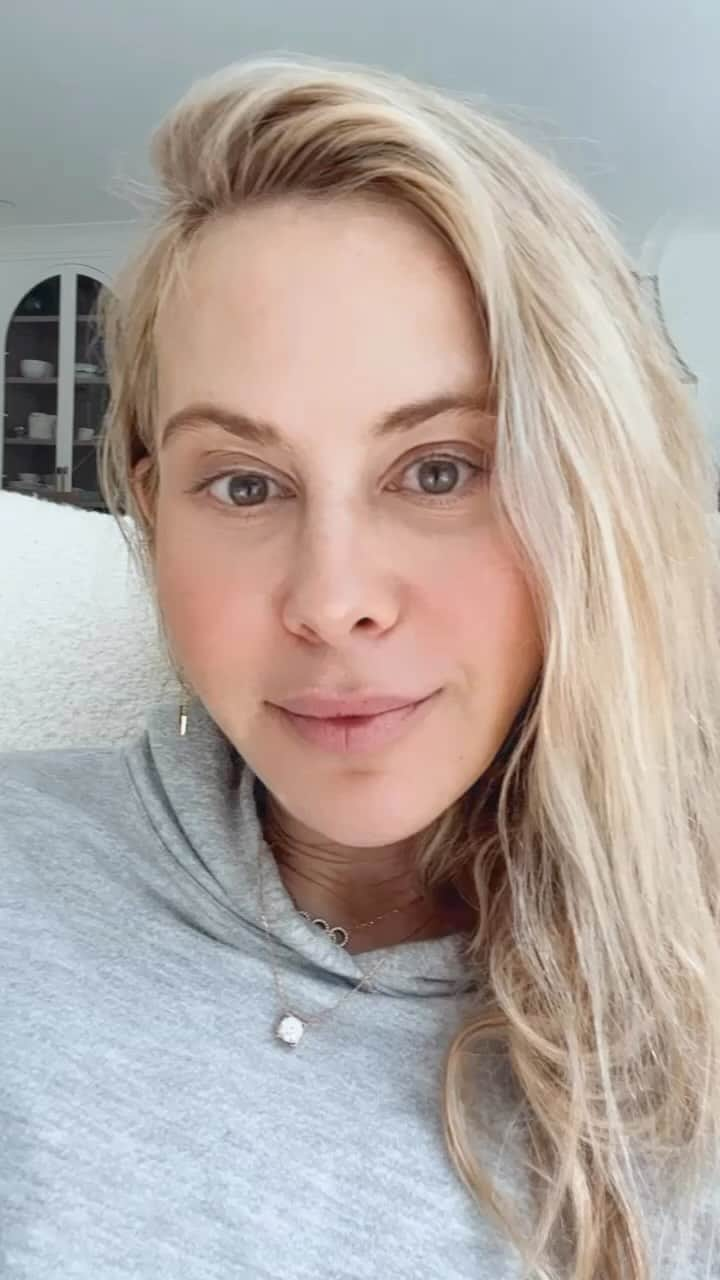 タラ・リピンスキーのインスタグラム：「Hey guys! I learned about grants with Hope For Fertility just the other day and wanted to get this info out as soon as possible.   I feel so lucky I had the ability to continue fertility treatments and I know more and more ivf treatments are being covered by insurance but that is NOT the case for everyone. I have been reaching out to anyone I can to try to find options and opportunities for people who want to continue treatments in pursuit of their dream to build a family. Here’s the info!   Their grant applications are open through September 30th! They give multiple grants to go towards donor sperm, donor egg, IVF treatments, adoption, surrogacy, etc. This is a great opportunity if you need help to continue your journey and I will keep looking for more opportunities like this one and share them with you all.   Check the link in my stories for a direct link to the application page. I’ll also share a direct link to a donation page if you feel compelled to donate. Even a dollar will make a difference! They are a volunteer 501-c3 organization so the donations go directly towards the grants!   To learn more go to @hopeforfertility  Links in my STORIES!   Application link https://www.hopeforfertility.org/grant/  Donation link  https://www.hopeforfertility.org/donate/」