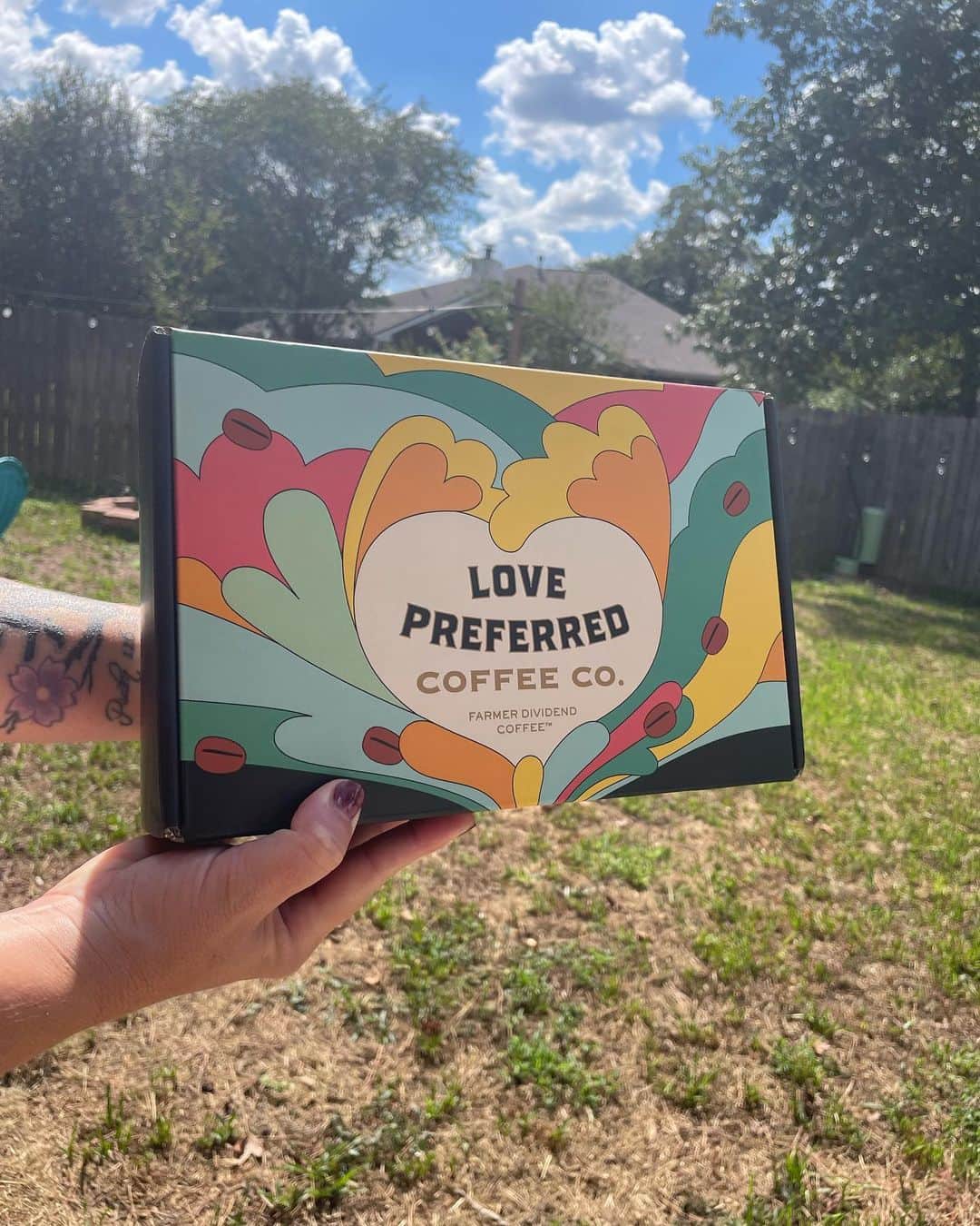 Laneya Graceのインスタグラム：「just discovered @lovepreferredcoffee and it is sooo good. i’m an iced coffee girlie but it is delicious hot and cold. we tried the light roast and it had so much flavor it was actually shocking. 10/10 def recommend」