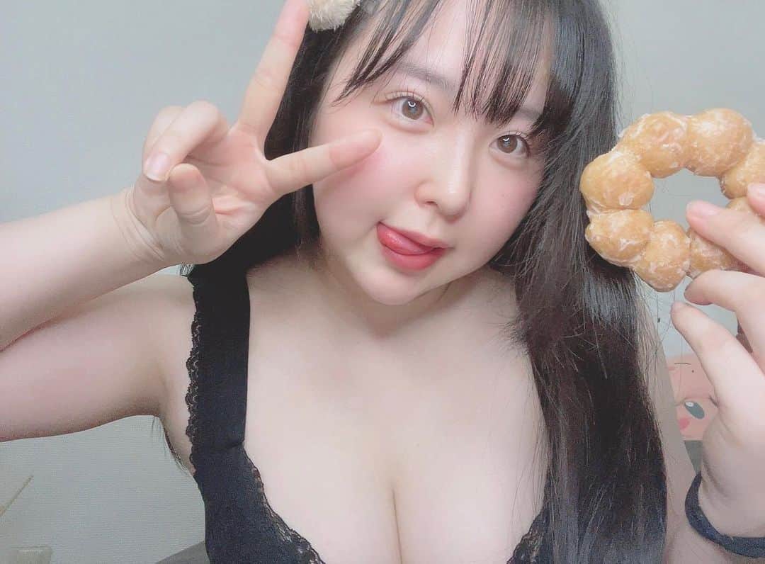 上田ミルキィのインスタグラム：「🦁🍩🤍」