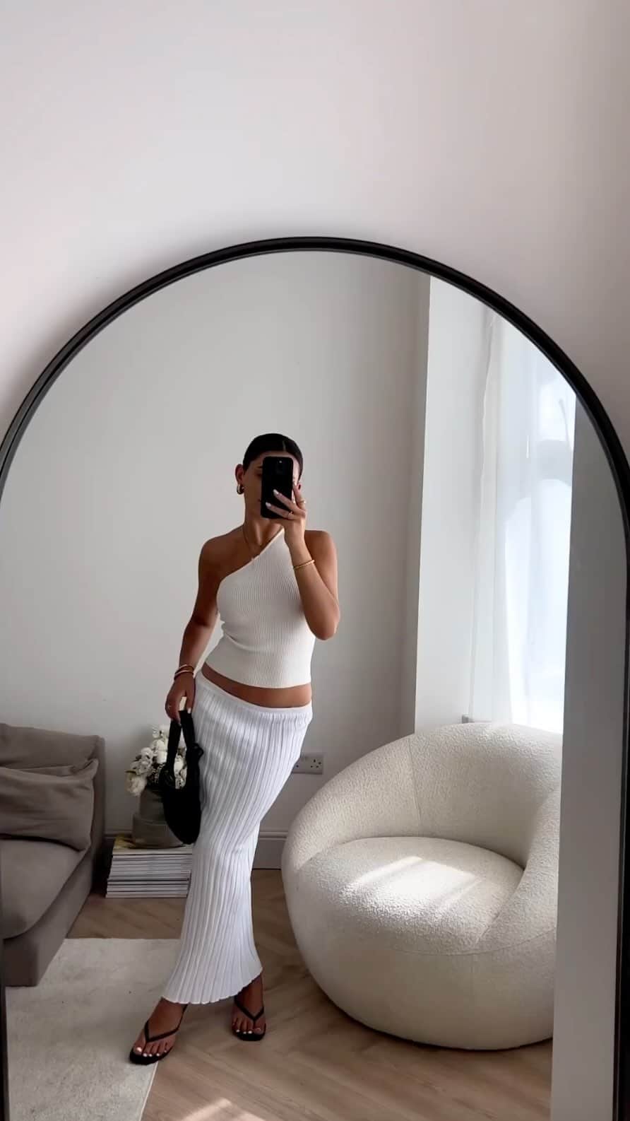 Beginning Boutiqueのインスタグラム：「So simple yet so timeless 🤍 The beautiful @meg.helm styles the RESTOCKED SNDYS Baha Ribbed Skirt White!」