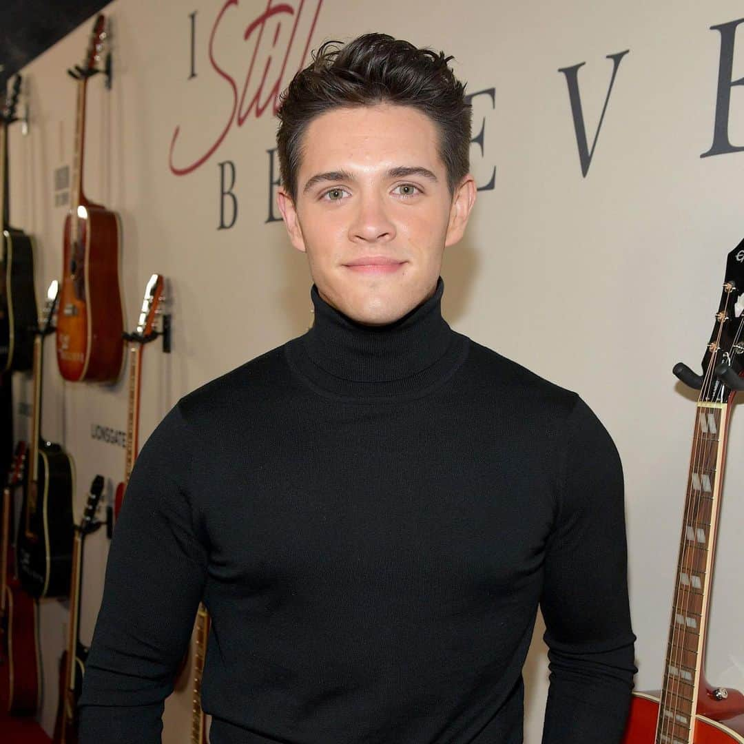 Just Jaredさんのインスタグラム写真 - (Just JaredInstagram)「Casey Cott is the latest "Riverdale" actor to become a parent, joining seven other stars of the show who already have kids. See the full list at the LINK IN BIO! #Riverdale #CaseyCott Photos: The CW, Getty」9月23日 8時02分 - justjared