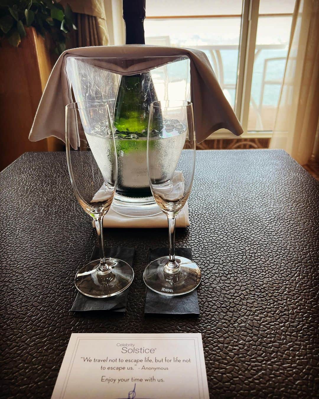 のインスタグラム：「エイブラハムクルーズ🚢早くもエイブラハムのスタッフさんや過去のクルーズで仲良くなった友人達と再会🥂 It’s so nice to see friends from past Abraham cruises again✨  #abrahamcruise #エイブラハムクルーズ #エイブラハム　#エイブラハムの教え #引き寄せ　#引き寄せの法則」
