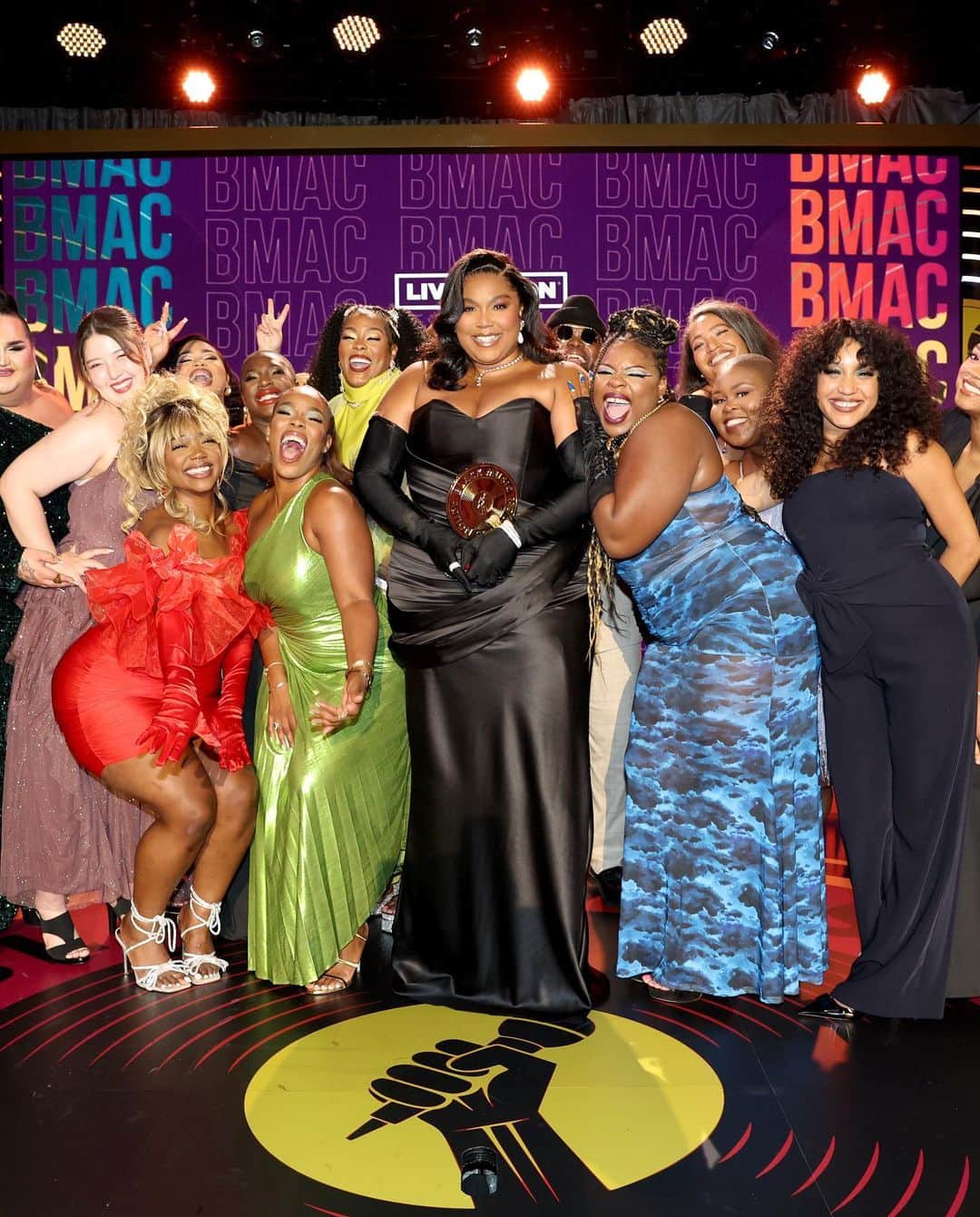 Just Jaredさんのインスタグラム写真 - (Just JaredInstagram)「Lizzo stepped out for the BMAC Gala 2023 where she was honored with the humanitarian award. Head to JustJared.com to read a part of her speech! #Lizzo Photos: Getty」9月23日 8時04分 - justjared