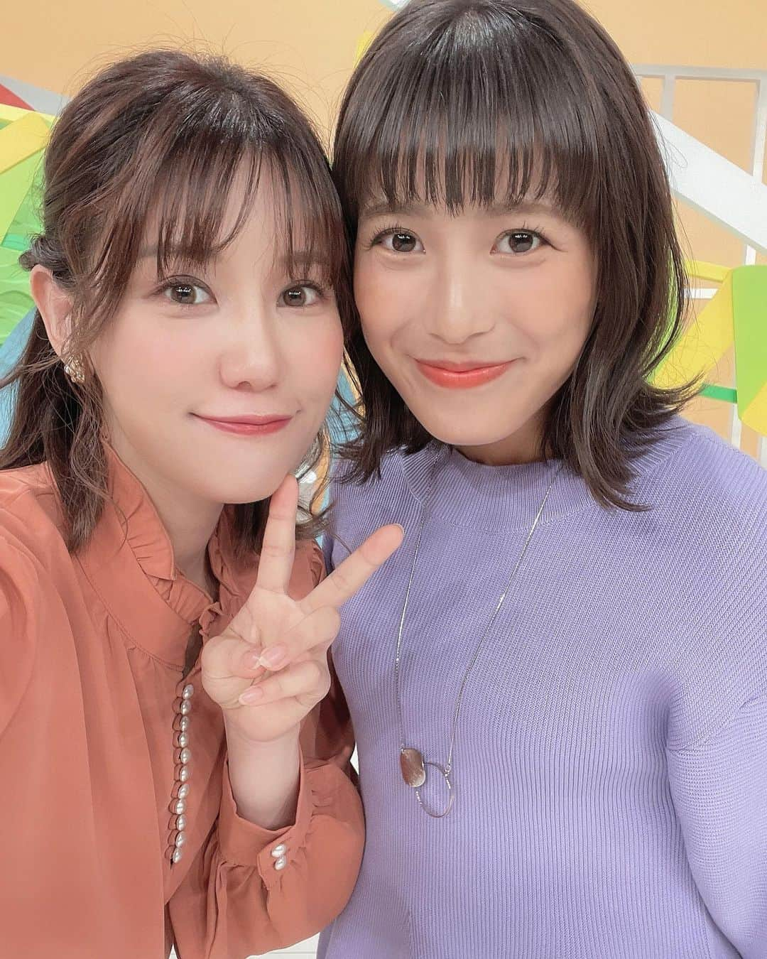 鈴木まりやさんのインスタグラム写真 - (鈴木まりやInstagram)「本日このあと11:55〜STV『どさんこWEEKEND』放送です🎵  今回は社交ダンスの大木ペアに密着です💃 見た方、それぞれがきっと色んな気持ちになって心を動かされてしまうはず…！  私は収録中に涙を堪えたら鼻水が出てきてしまいましたが、そんなことはどうでもいいくらいの人としても素晴らしい生き様を見させていただけます❣️  是非ご覧いただきたいです🌷  そして、今週の男性アナウンサーさんは岡崎さんです🌸 岡崎さんは最近お風呂に天然塩を入れているということで、早速収録の日真似してみました🎵  どのくらいいれたらいいかわからず大さじ5くらいかな？ ドバーっといれたら、なんだかじんわりと気持ちのいい汗がかけた気がしました💚 調べてみたところによると、塩が水に溶け込むと毛穴の汚れを取ってくれたり、高い殺菌効果で美肌が期待できるとか☺️ 皆さんも是非真似してみてください🌞  いつも可愛くて元気いっぱい美波ちゃんと、 STVイチ熱い男岡崎アナウンサーという 太陽のように周りを明るく照らしてくれるお2人と一緒にお届けいたします♡  #stv #どさんこWEEKEND @dosanko_weekend  #佐々木美波　ちゃん @minami_sasaki_stv  #岡崎和久　さん @okazaki_kazuhisa_stv  #社交ダンス」9月23日 8時15分 - mariyannu_official