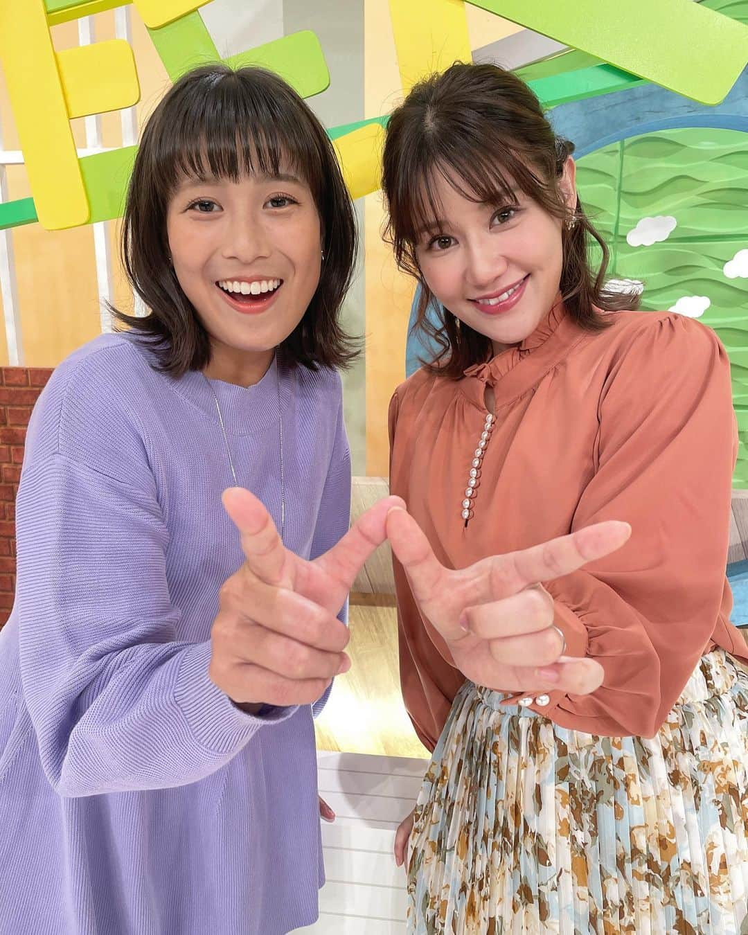 鈴木まりやのインスタグラム：「本日このあと11:55〜STV『どさんこWEEKEND』放送です🎵  今回は社交ダンスの大木ペアに密着です💃 見た方、それぞれがきっと色んな気持ちになって心を動かされてしまうはず…！  私は収録中に涙を堪えたら鼻水が出てきてしまいましたが、そんなことはどうでもいいくらいの人としても素晴らしい生き様を見させていただけます❣️  是非ご覧いただきたいです🌷  そして、今週の男性アナウンサーさんは岡崎さんです🌸 岡崎さんは最近お風呂に天然塩を入れているということで、早速収録の日真似してみました🎵  どのくらいいれたらいいかわからず大さじ5くらいかな？ ドバーっといれたら、なんだかじんわりと気持ちのいい汗がかけた気がしました💚 調べてみたところによると、塩が水に溶け込むと毛穴の汚れを取ってくれたり、高い殺菌効果で美肌が期待できるとか☺️ 皆さんも是非真似してみてください🌞  いつも可愛くて元気いっぱい美波ちゃんと、 STVイチ熱い男岡崎アナウンサーという 太陽のように周りを明るく照らしてくれるお2人と一緒にお届けいたします♡  #stv #どさんこWEEKEND @dosanko_weekend  #佐々木美波　ちゃん @minami_sasaki_stv  #岡崎和久　さん @okazaki_kazuhisa_stv  #社交ダンス」