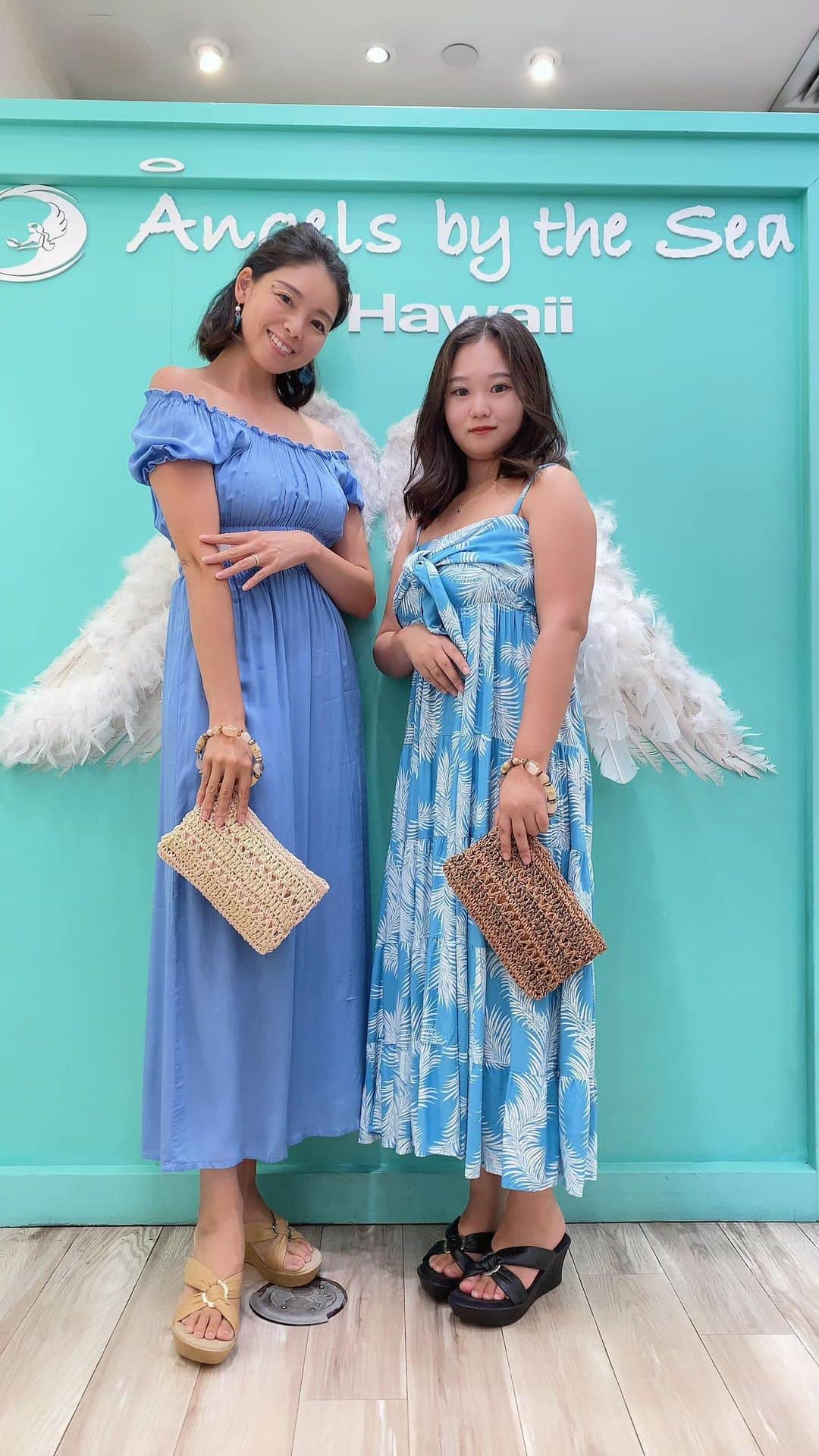 Angels By The Sea Hawaii Waikiki Based Boutiques ?Original clothing designed のインスタグラム：「インスタLIVE「ハワイ結婚式参列コーディネート @angelsbythesea と抹茶ドリンク @junbiwaikiki 」  MC🎙️ @_147mg._ @mayumi_hawaii  👗 @angelsbythesea  🍵 @junbiwaikiki  @angelsbythesea has been Hawaii’s resort fashion brand based in Honolulu, Hawaii, since 2010. Please visit our online store 🌺www.angelsbytheseahawaii.com Owner Designer Nina Thai (Miss Waikiki) @nina_bythesea (日本語勉強中📚🙇🏻‍♀️) Please feel free to tag your pic for a chance to be featured!  ハワイのリゾートファッション、 エンジェルズバイザシー はミスワイキキである Nina Thai によって作られたハワイオリジナルファッションブランドです🌴日本語ウェブサイトはこちら www.angelsbytheseahawaii.jp  ハワイやリゾートファッションが好きな人は是非私達のアカウントをフォローして下さい🙌また私達の商品をポストする際にタグ付けしていただいたら私達からリポストされるチャンスがあります  #angelsbytheseahawaii #angelsbythesea #resortwear #hawaii #waikiki #supporthawaii #sheratonwaikiki #bandeau #palmleaves #hawaiibeaches  #ハワイ #ワイキキ #カイルア #ラニカイビーチ #シンプルコーデ #ハワイ好きな人と繋がりたい #エンジェルズバイザシーハワイ #エンジェルズバイザシー #リゾートファッション #ハワイに恋して #ハワイ限定 #シェラトンワイキキ #ワイキキビーチ」