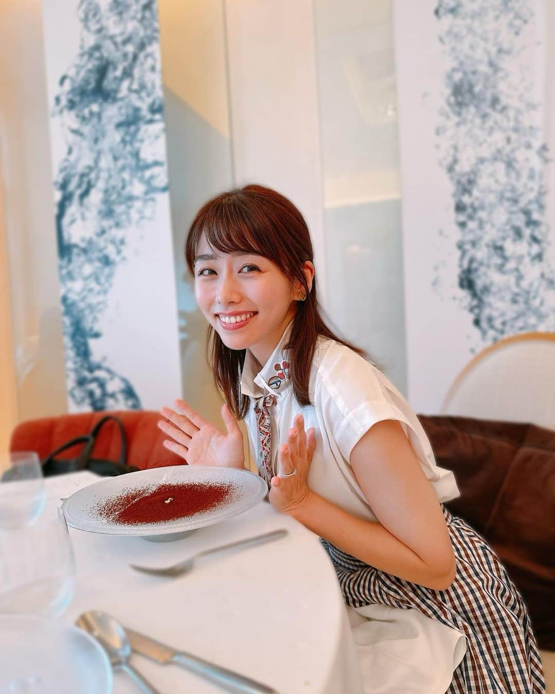 伊藤京子のインスタグラム：「. 雨雲レーダーを見たら暫く雨は降らないとのことだったので、思い切って傘を置いていったら見事に小雨に降られる朝😂☔️  時間がないと思っていたけど駅に5分早く着いたからやっぱり傘を買えば良かったかな笑  気を取り直して、、茨城へロケに行ってきます🌼 お仕事の方も育児の方もお休みの方も良い一日を🥰🫶 . . #写真は美味しかったティラミスと #甘いものに癒されました💓」