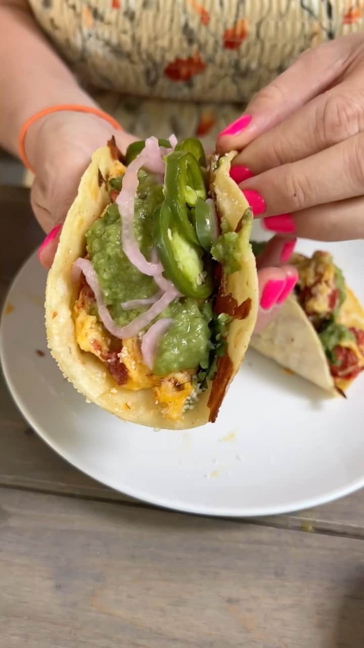 エッグショップのインスタグラム：「Join us this weekend and start your day the right way with our delicious BREAKFAST TACOS! 🌮🍳🎉 #EGGSHOPNYC 📍151 Elizabeth Street (Nolita) 📍138 N 8th (Williamsburg)」