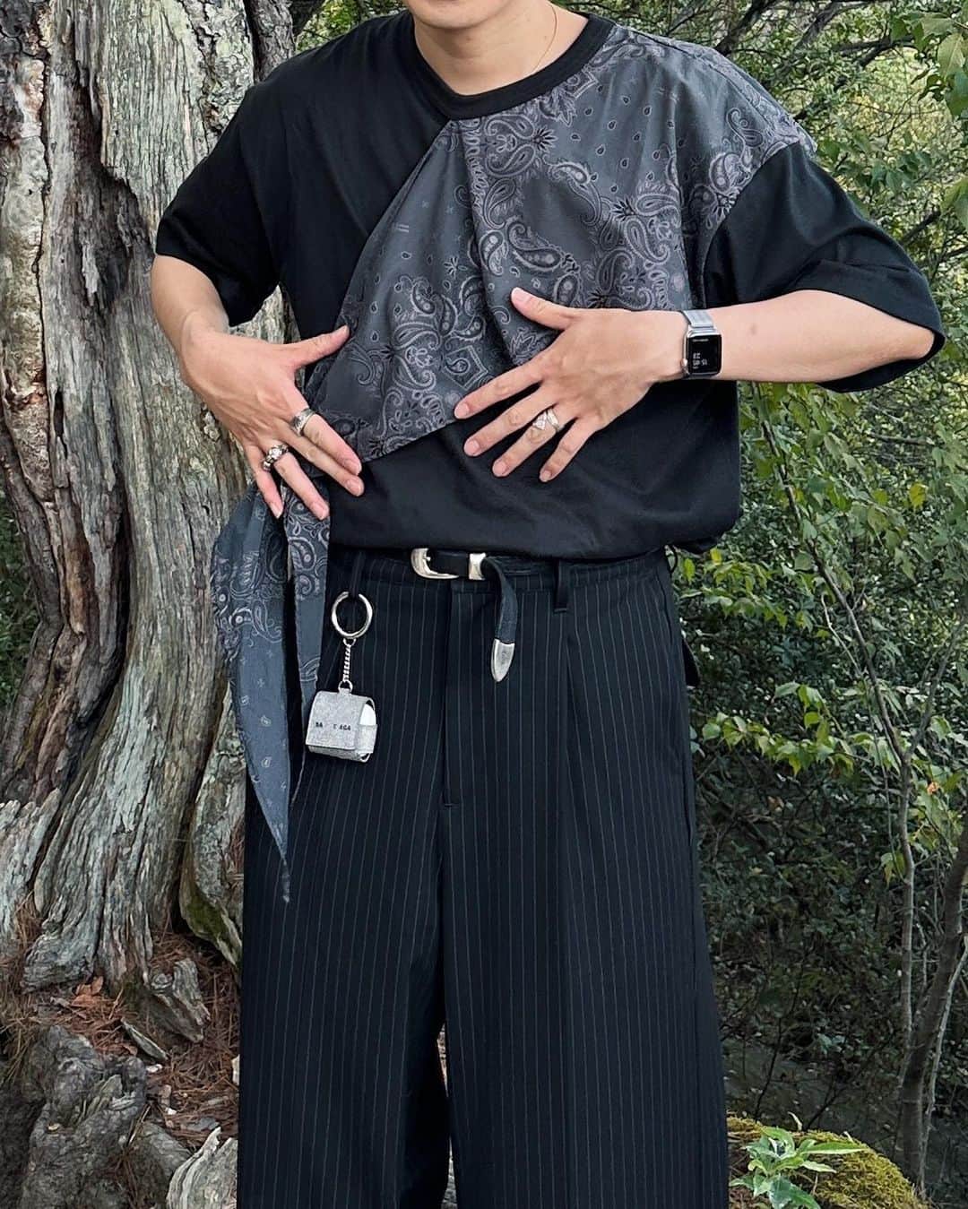 がーくんさんのインスタグラム写真 - (がーくんInstagram)「・ 定期的に来たくなる広島の尾道きた🚄  尾道ラーメン食べて景色のいい所で黄昏てリフレッシュ出来た  yoshiokuboのスカーフドッキングされたTシャツお気に入り precme.のストライプパンツは10月上旬頃に発売開始するよ✌︎  sunglasses : @eyevan_official  T-shirt : @yoshiokubo_official  belt : @ourlegacy  bag : @mm6maisonmargiela  stripe slacks : @precme_official  loafers : @gideal_official」9月23日 19時21分 - gaaaaa0719