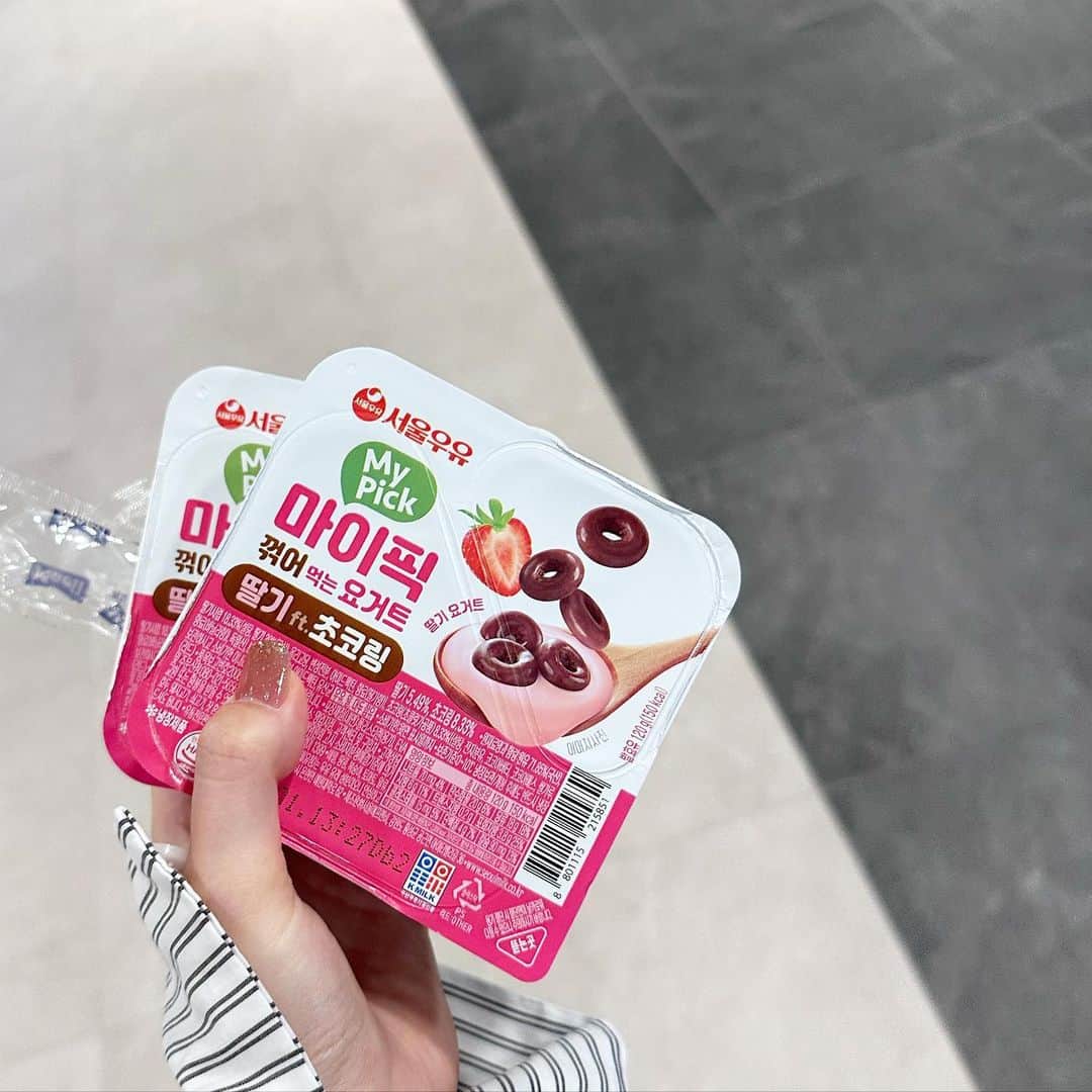 岡田ゆり子のインスタグラム：「🍓🍓🍓  大好きすぎるこの子。 （イマイチ商品名はわかってない笑）  ハマると全力で大好きになるタイプなので、韓国行くと必ず食べてる。🥺🍓💗 日本でも販売してほしいなーって気持ちと あったら毎日食べちゃいそうだから 売らないで欲しい気持ち。笑  #韓国　#韓国旅行」