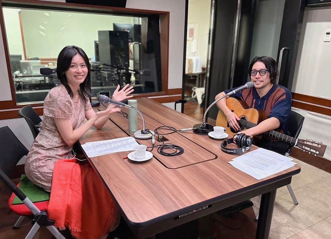 のインスタグラム：「この後18:30〜TOKYO FM「三菱地所レジデンス Sparkle Life」は、MichaelKanekoさんをお迎えします😌  スタジオでの生歌披露も🎸✨  ぜひお聴きください🍎」