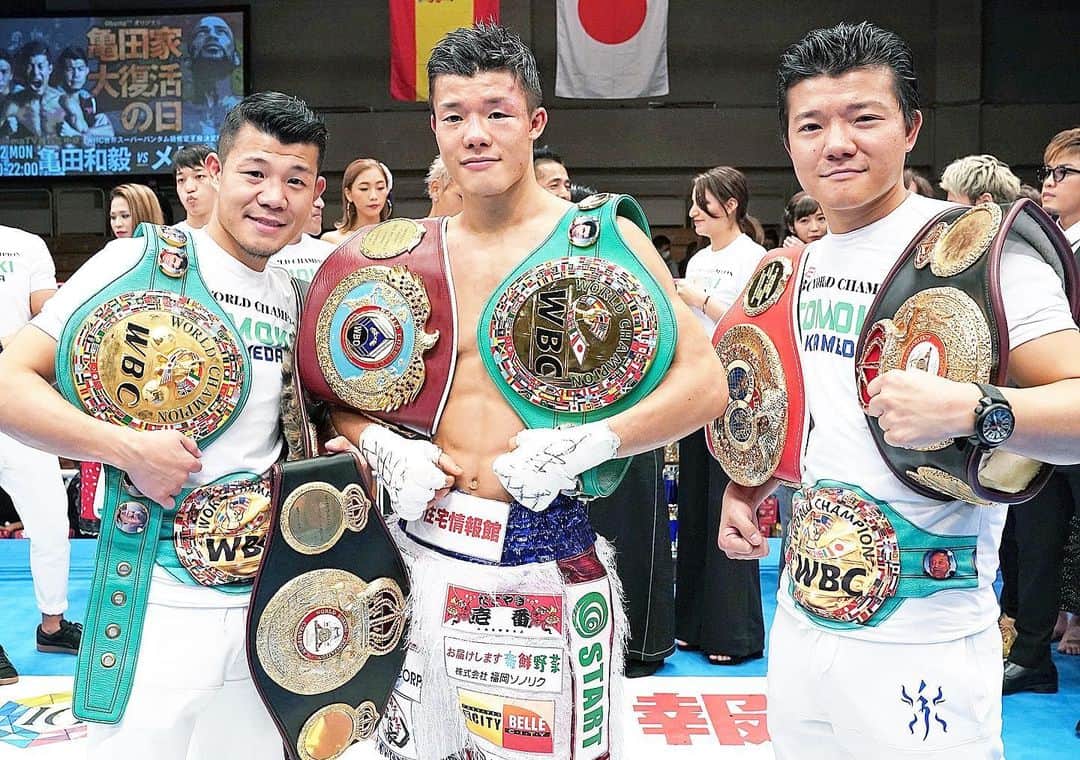 のインスタグラム：「2013年8月1日、亀田和毅は22歳の時にWBO世界バンタム級王者に輝く。その後2018年にWBC世界スーパーバンタム級暫定王者にもなったが、和毅にとっては決して順風満帆なボクシング人生ではなかった。  @tomokikameda  @daikikameda3  @kameda033  @3150fight vol.7 #拳闘士はゲンコツで語る @大田区総合体育館 開場13時/開始14時 ABEMA全試合無料生中継」