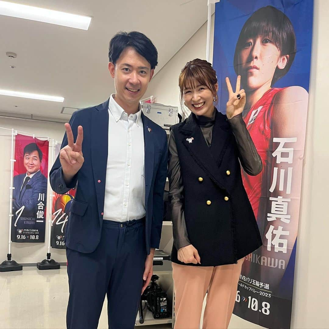 田淵裕章のインスタグラム：「中継で木村沙織さんとご一緒させて頂きました‼️ ありがとうございます✨  日本今夜はトルコ戦。 セットカウント3-0か3-1で勝てば パリオリンピック出場が決まります！ 応援しましょう📣 「ここで決める」 頑張れ、ニッポン🏐  #パリ五輪予選  #バレーボールワールドカップ  #ここで決める  #FIVB」