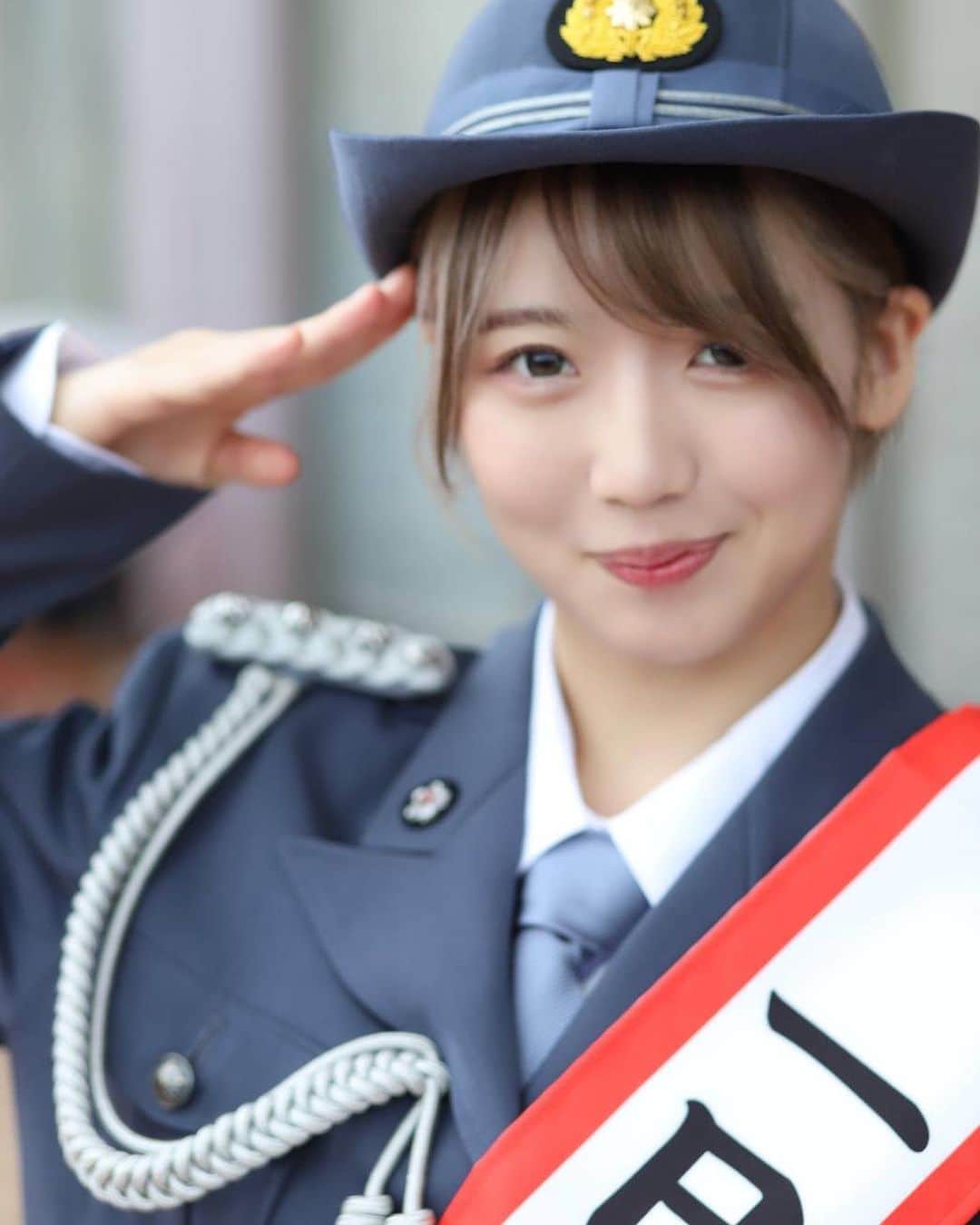 松井珠紗のインスタグラム：「9/21 川崎臨港警察署の一日署長を努めさせて頂きました👮🏻🚓  交通安全キャンペーン中なので、市民の皆様に交通安全を呼び掛けるスピーチに登壇。川崎区では特に多い自転車事故のことを中心にお話させて頂きました。 川崎市出身として、安心な街になることを心より願っています！微力でもその為の力になれていたら幸せです。  大好きな川崎にこれからも尽力していきたいと思います！」