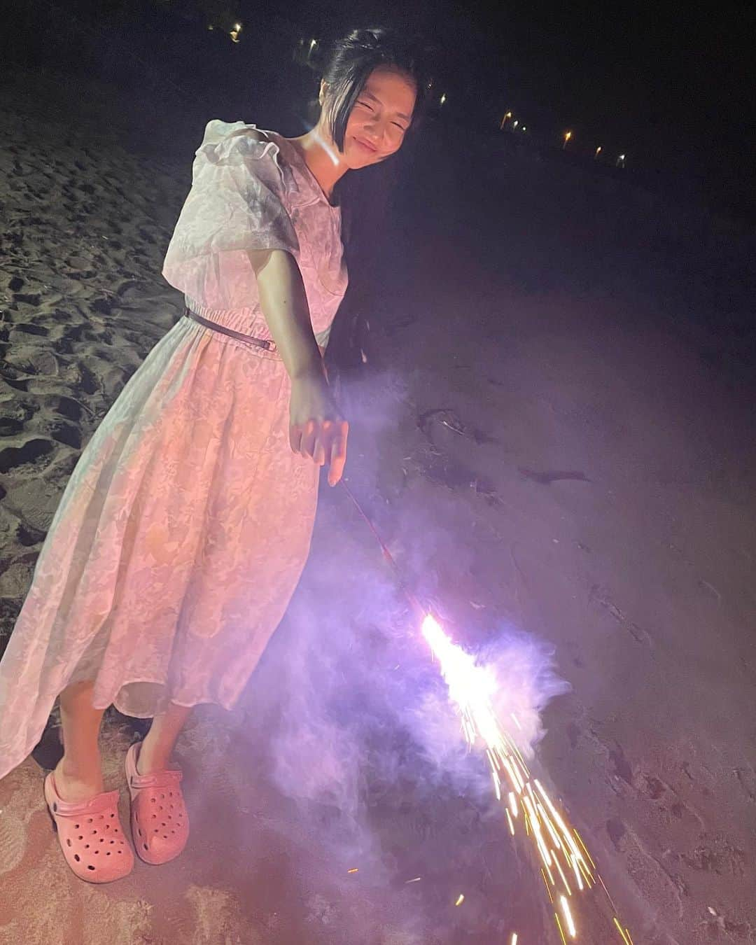 北川愛乃さんのインスタグラム写真 - (北川愛乃Instagram)「.  今年の夏も花火したかったなぁ😚🧨  #花火 #思い出 #smile #night #firework #過去photo」9月23日 18時04分 - kitagawayoshino