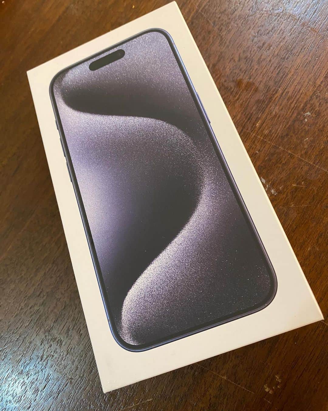 関智一のインスタグラム：「久し振りに機種変！ Maxを買ったつもりがProであったw #iphone15」