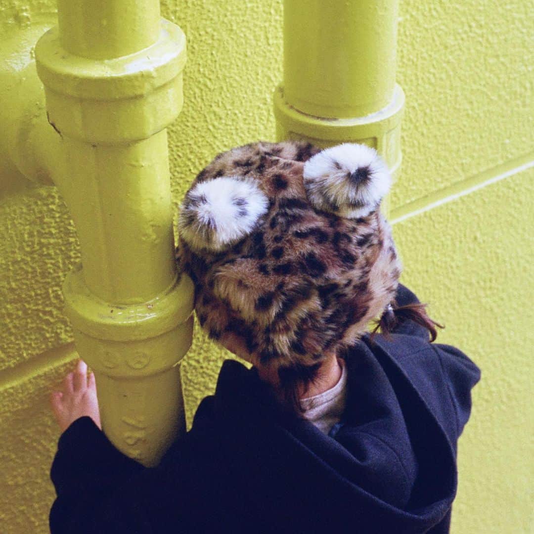 のインスタグラム：「🐯 Casselini 23AW 🐯 ⁡2023.9.21（Thu）Start  Model  Kiko Stylist  Kumiko Arai Photographer  Ryosuke Yuasa Hair&Make-up  Yutaka Izushima  #Casselini #CasseliniKids #23AW #キャセリーニ #キャセリーニキッズ　 #キッズファッション #キッズコーデ  【Casselini Kids】 SAME FEELING AS “Casselini” “同じ服、同じ小物、同じ気分” ⁡ 子どもらしさのみにはフォーカスせず、Casseliniのキャッチーな世界観をベースに大人の感覚をそのまま落とし込んだKids仕様のコレクション。 ⁡」