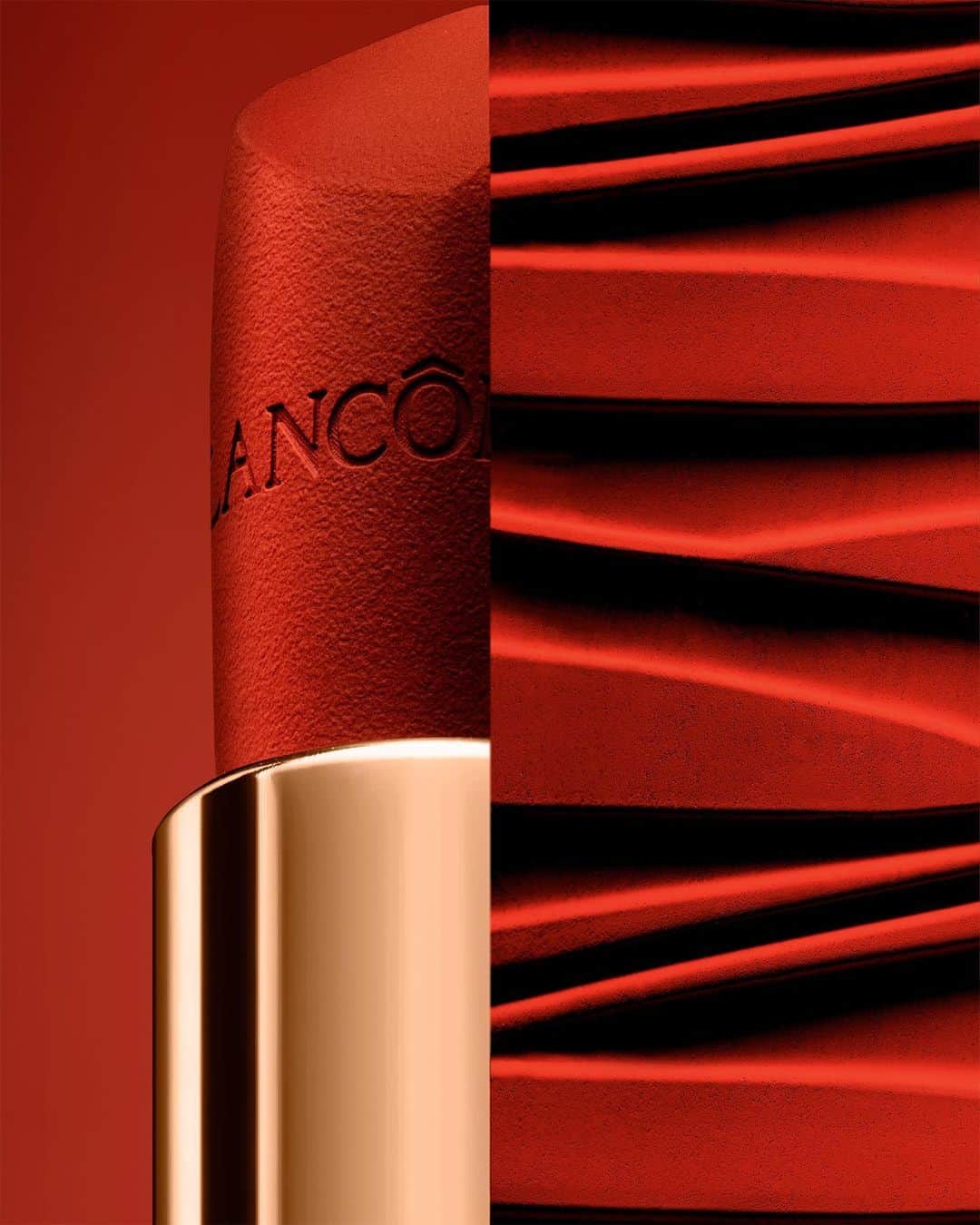Lancôme Officialさんのインスタグラム写真 - (Lancôme OfficialInstagram)「L’Absolu Rouge Drama Matte: chic. unique. sharp. fresh. Which side of you will you reveal? Swipe to discover new shades. Shade 196, shade 200, shade 336. Music by @kiddysmile. #Lancome #LAbsoluRouge #Makeup #ShowYourDrama」9月23日 18時08分 - lancomeofficial