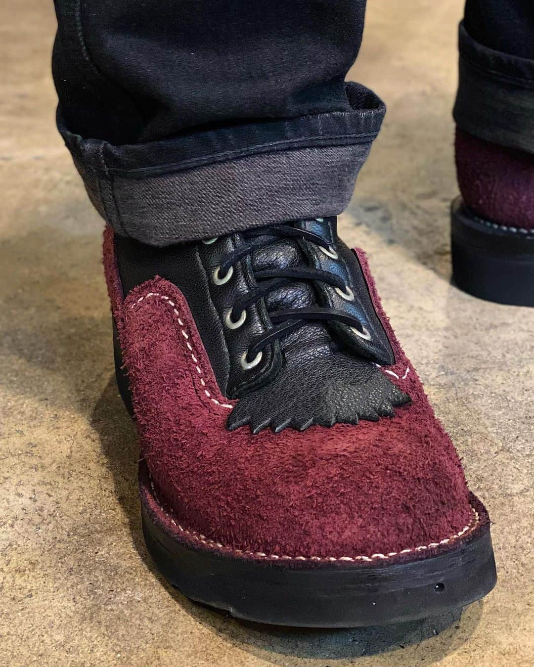 のインスタグラム：「My WESCO! "Jobmaster"  -Purple Leather × Black Goatskin-  ---------------------------------------------------- 📸 あなたの「自慢の一足」撮らせてください！  WESCO JAPAN直営各店では、普段からウエスコブーツを愛用いただいている方々の「自慢の一足」の写真を撮らせていただいております。 定期的にホームページやインスタグラム等で公開しているので「我こそは！」と言う方も是非お声掛けください！ ----------------------------------------------------  #mywesco #westcoastshoecompany #wesco #wescoboots #mywesco #jobmaster #since1918 #portland #scappoose #oregon #usa #madeinUSA🇺🇸 #japan #osaka #wescojapan #tokyo #wescoebisu #wescosetagaya #wescokanazawa」