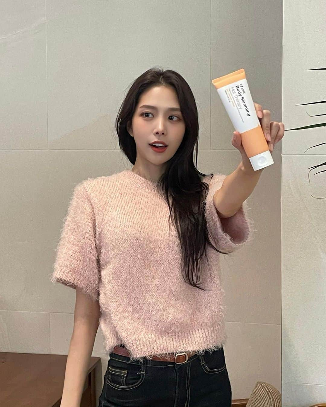 キム・ジソンのインスタグラム：「ULINECOSMETIC X 2023 MISS KOREA 핫바디 필수템 🦋  #유라인코스메틱X2023미스코리아 #유라인  #유라인클리닉 #유라인코스메틱 #미스코리아」