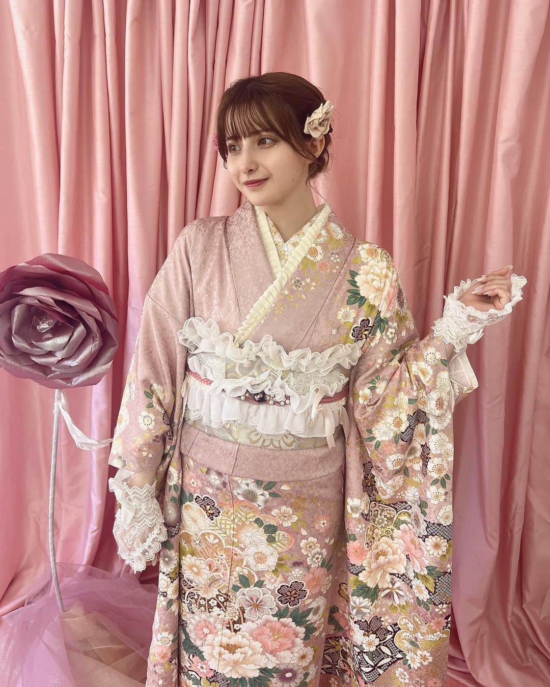 エイミーさんのインスタグラム写真 - (エイミーInstagram)「🩷🤍  KIMONO LARME🥹🤍 振袖可愛すぎました…🤍 撮影も可愛くって楽しかった🩷 ・ ・ ・  #LARME #KIMONOLARME #ラルム #着物ラルム #振袖 #振袖ヘア #振袖レンタル #振袖前撮り #振袖コーディネート #成人式 #成人式振袖」9月23日 18時33分 - amy__1021