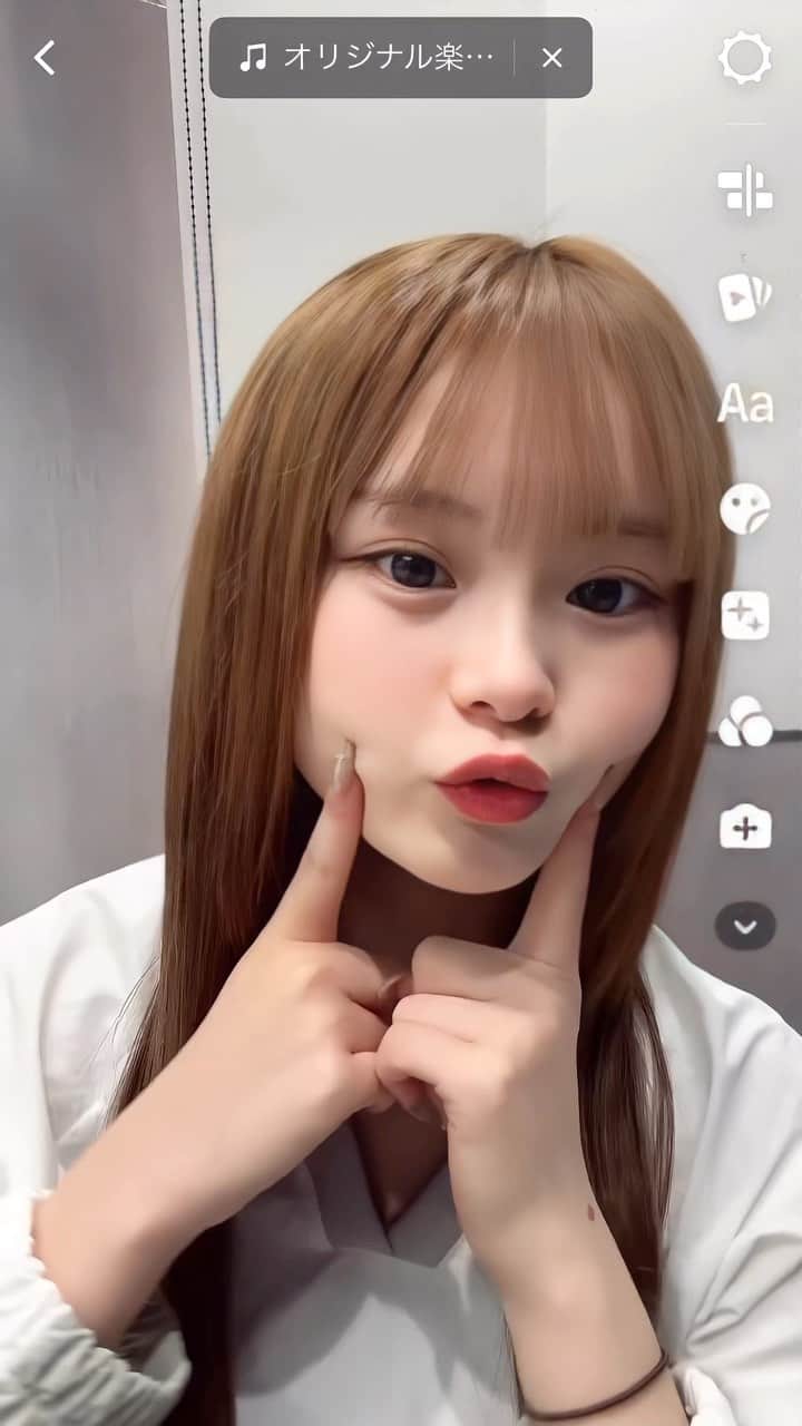 のインスタグラム：「可愛い！と思ったらコメントしてね🫶🏻 ⡱  ˗˗˗˗˗˗˗˗˗˗˗˗˗˗˗˗˗˗˗˗˗˗˗˗˗˗˗˗˗˗˗˗˗˗˗˗˗˗ ⁡ ⁡ ⁡ ⁡ 【桜ちゃんメンテナンスしました✨. 】 ⁡ ⁡ ⁡ ◌ @ukita_bob  ⁡ ご質問はコメント欄にお願いします！ ⁡ ⁡ ⁡ ⁡ ˗˗˗˗˗˗˗˗˗˗˗˗˗˗˗˗˗˗˗˗˗˗˗˗˗˗˗˗˗˗˗˗˗˗˗˗˗˗ ⁡ ⁡ ◌ 料金 ◌ ・カット ¥8,800 ・カット 𓂃 トリートメント ¥12,000 ・カット 𓂃 カラー ¥16,000 ・カット 𓂃 カラー 𓂃 トリートメント ¥19,000 ⁡ ⁡ ⁡ 𓂃 よくあるご質問 𓂃 ⁡ ⁡ Q . 予約はどうしたらいいですか？ ⁡ ✎ プロフィールのURLからお待ちしております。 ⁡ ⁡ Q . 場所はどちらですか？ ⁡ ✎  DX SHARE SALON 東京都渋谷区神宮前1-9-8 KI-438ビル 1F-A 【原宿駅、明治神宮前駅から徒歩4分】 ⁡ ⁡ Q . 投稿に若い子しか載っていないですが、 私の年齢でも大丈夫ですか？ ⁡ ✎ もちろん大丈夫です。 僕のお客様は現在【7歳(小学2年生)〜61歳】の方が ご来店してくださっております。 女性は全員可愛くします。 ⁡ ⁡ Q . どんな美容師？ ⁡ ✎ 施術中は喋りすぎず喋らなすぎず 絶妙なリラックスラインを狙います。 ⁡ カットは【ボブ】【ショートボブ】が好きですが、 ミディアム、ロングも好きです。 ⁡ カラーはブリーチをしなくても 【透明感】【くすみ感】が出るところを こだわっています。 ⁡ ⁡ ⁡ 𓂃」