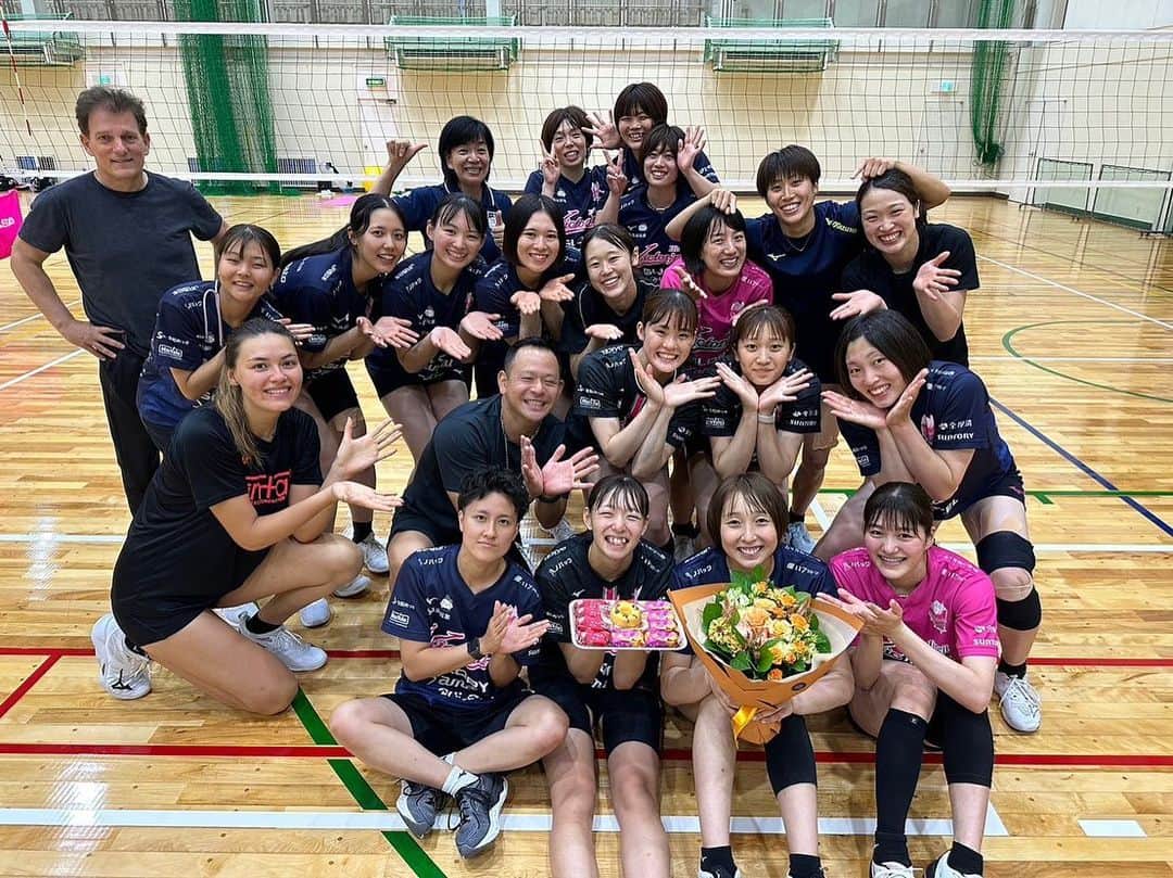 荒谷栞のインスタグラム：「・ 昨日で25歳になりました！ お祝いのメッセージありがとうございます✨ 20代後半戦、百%で突っ走っていきます😤💨 引き続きよろしくお願いします🙇‍♀️ #ヴィクトリーナ姫路#誕生日#感謝」
