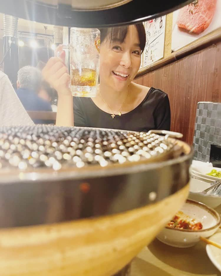 内田恭子のインスタグラム：「というわけで。  今週もお疲れさまでした！  #お疲れさま  #乾杯  #ちょっとお疲れにつき #ウーロン茶で  #内田恭子  #kyokouchida」