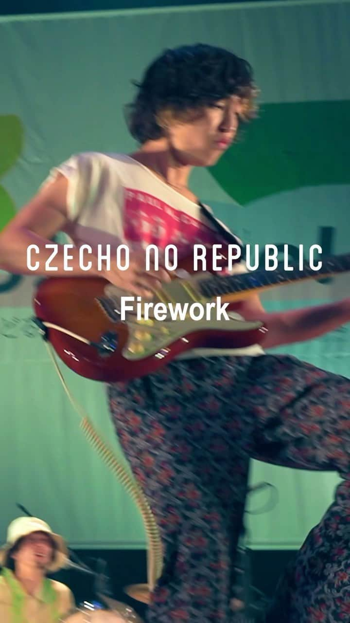 武井優心のインスタグラム：「夏の終わりに花火の曲を🎇 Czecho No Republic ⚡︎ Firework #czechonfrepublic #firework #邦ロック #2サビだからfirebirdだけど」