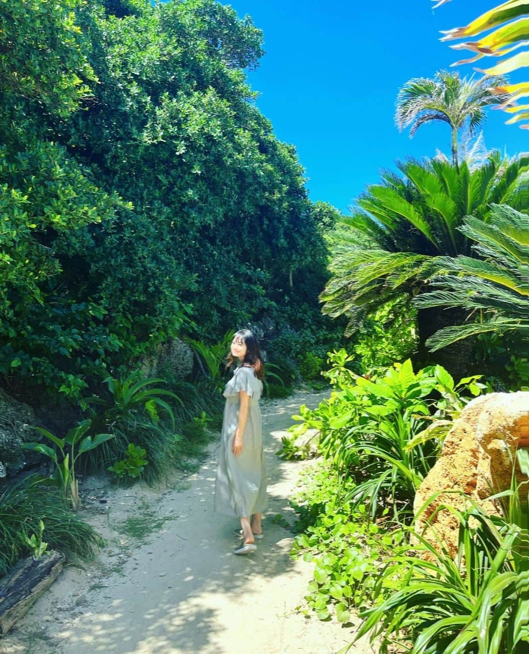 野村日香理のインスタグラム：「ちょっぴり遅めの🏝👒  #秋になる前に#夏#海#こんばんは#Boanoite#Godkväll#Buonasera#Goodevening#beach#안녕하세요#vacation」