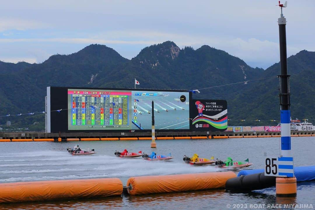 ボートレース宮島さんのインスタグラム写真 - (ボートレース宮島Instagram)「. 🚤GⅢマンスリーBOATRACE杯争奪宮島プリンセスカップ🚤 . 🚤見事優勝に輝いたのは、 3号艇 #香川支部 の #平山智加 選手🥇✨ . 平山選手は10戦6勝の好成績で、優勝戦は 3コース から 差し を決め、2023年5月･まるがめGWシリーズ以来今年2回目、GⅠ3回を含む通算38回目(宮島⛩は3回目)の優勝を飾りました🏆✨ . 平山選手、優勝本当におめでとうございます🎉✨ . . ファンの皆さま、一節間ありがとうございました🍀 次節もボートレース宮島をよろしくお願いいたします✨ . 【お知らせ📣】 ボートレース宮島は、9月24日(日)～10月16日(月)までの間ボート・モーターの入替のため休催となります。 ※10月9日(祝)は場外発売 ※PALBOAT宮島は営業いたします。(9月26日･27日･10月11日･12日は休館日) 🐵次節は10月17日(火)から開催の｢第11回東洋観光グループ杯｣🚤 . . #ボートレース宮島 #パルボート宮島 #モンタ #ボートレース #boatrace #ボートレーサー #宮島プリンセスカップ #差し #優勝戦 #優勝 #優勝おめでとう #好成績」9月23日 18時54分 - boatrace_miyajima