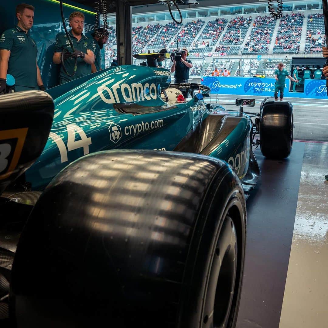 フェルナンド・アロンソのインスタグラム：「P10 for tomorrow . Interesting weekend so far but we keep fighting for maximum points and the top 10 streak 💪! @astonmartinf1 #f1 #japan #astonmartin」