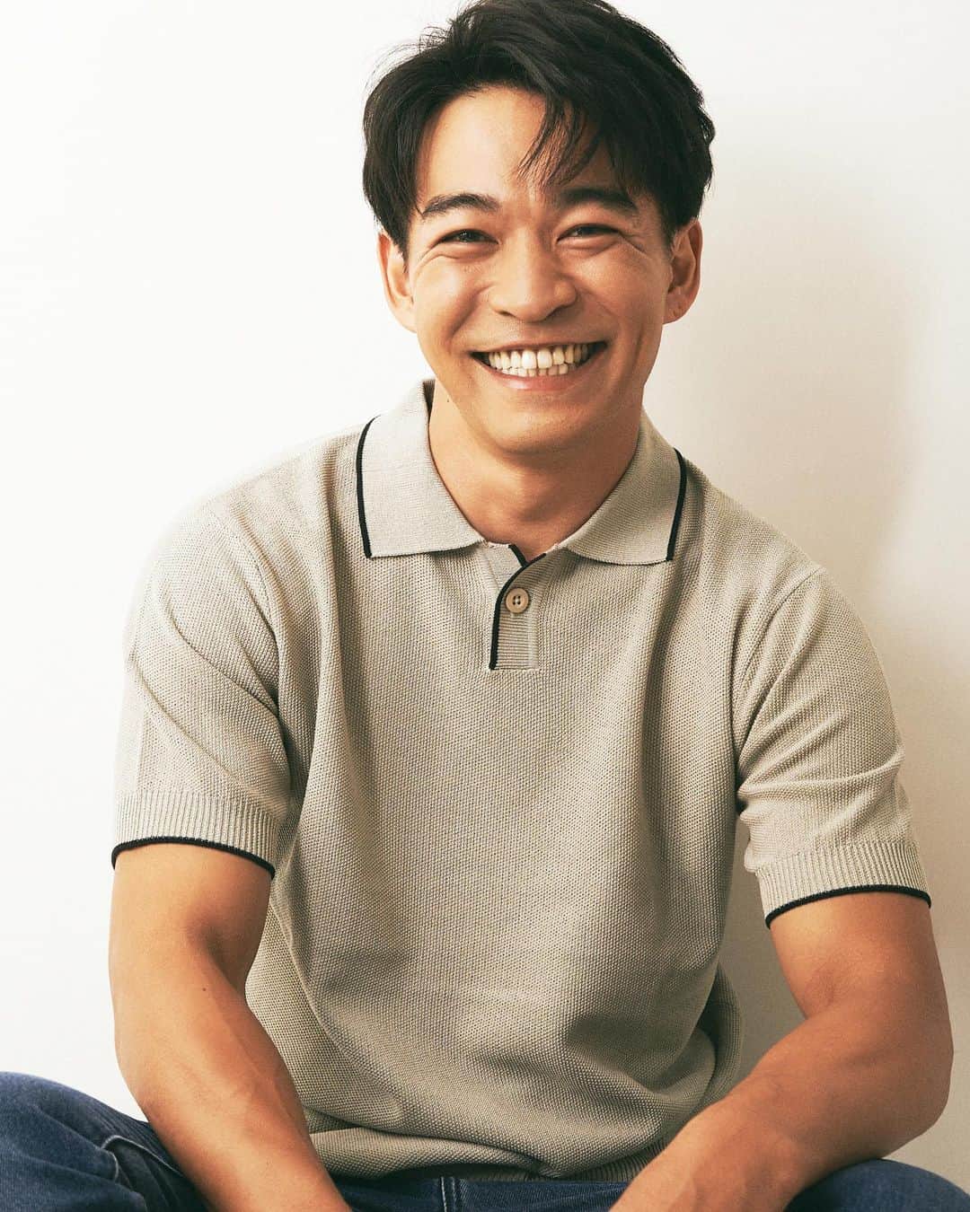 三嶋健太のインスタグラム：「Smile   夢見て笑いながら 起きる時 平和を感じる。  最近よくある（笑）」