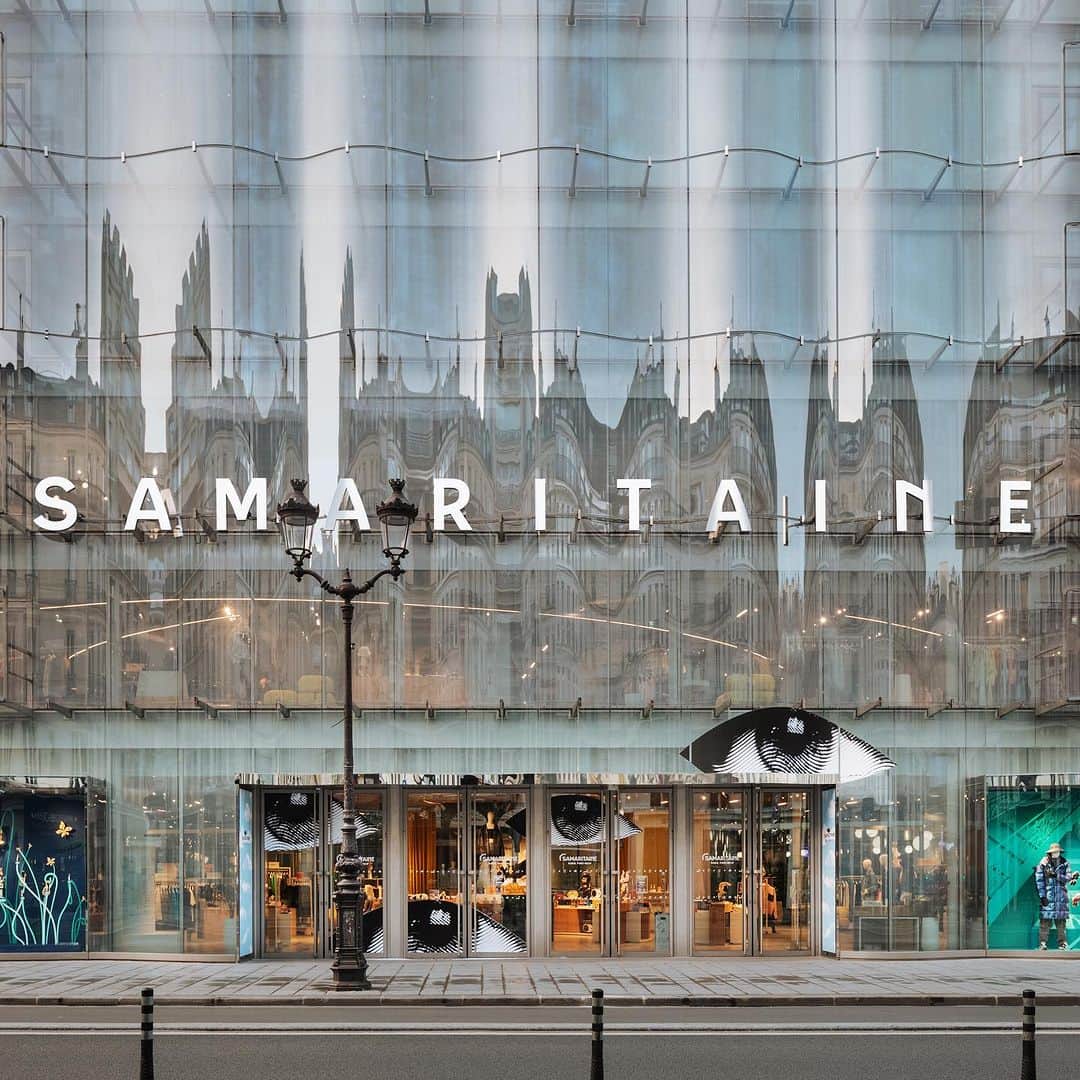 DFS & T Galleriaのインスタグラム：「Enter the dreamlike world of Paris Trompe-l‘œil at Samaritaine! ​ Marvel at the captivating façade as you head inside, where the newest installations await, including artworks by Lise Stoufflet on the Pont-Neuf side, and much more.​ ​ Samaritaine celebrates Surrealism with whimsical experiences through November 1!   #DFSOfficial #SamaritaineParis #Surrealism #SurrealismArt #SurrealistArt #ParisEvents #ParisTravel #Paris #ParisFashion」
