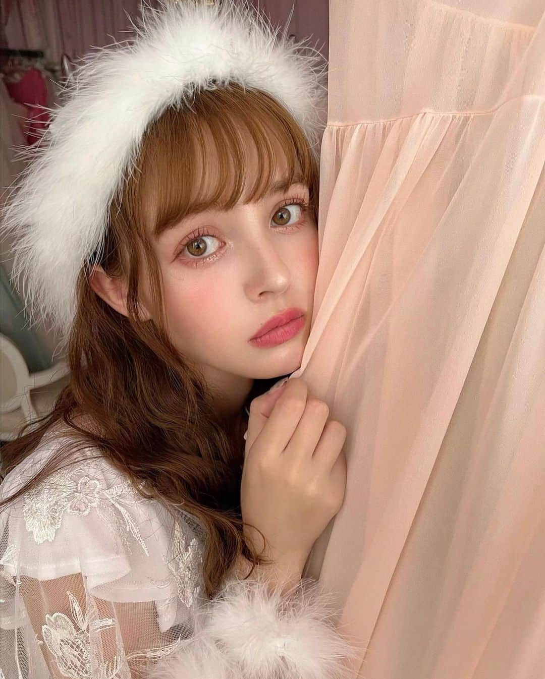 川畑春菜さんのインスタグラム写真 - (川畑春菜Instagram)「… 先日のナナちゃん🎀 ドーリーメイク最強に似合う🧸✨  #ヘアメイク#メイク#ドーリーメイク#ピンクメイク#キラキラ#涙袋#人形#ドーリー顔#ハーフモデル#ファッション」9月23日 19時01分 - haru_1111