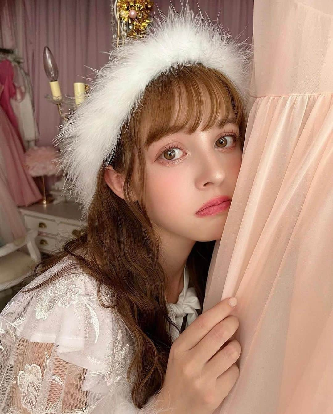 川畑春菜さんのインスタグラム写真 - (川畑春菜Instagram)「… 先日のナナちゃん🎀 ドーリーメイク最強に似合う🧸✨  #ヘアメイク#メイク#ドーリーメイク#ピンクメイク#キラキラ#涙袋#人形#ドーリー顔#ハーフモデル#ファッション」9月23日 19時01分 - haru_1111