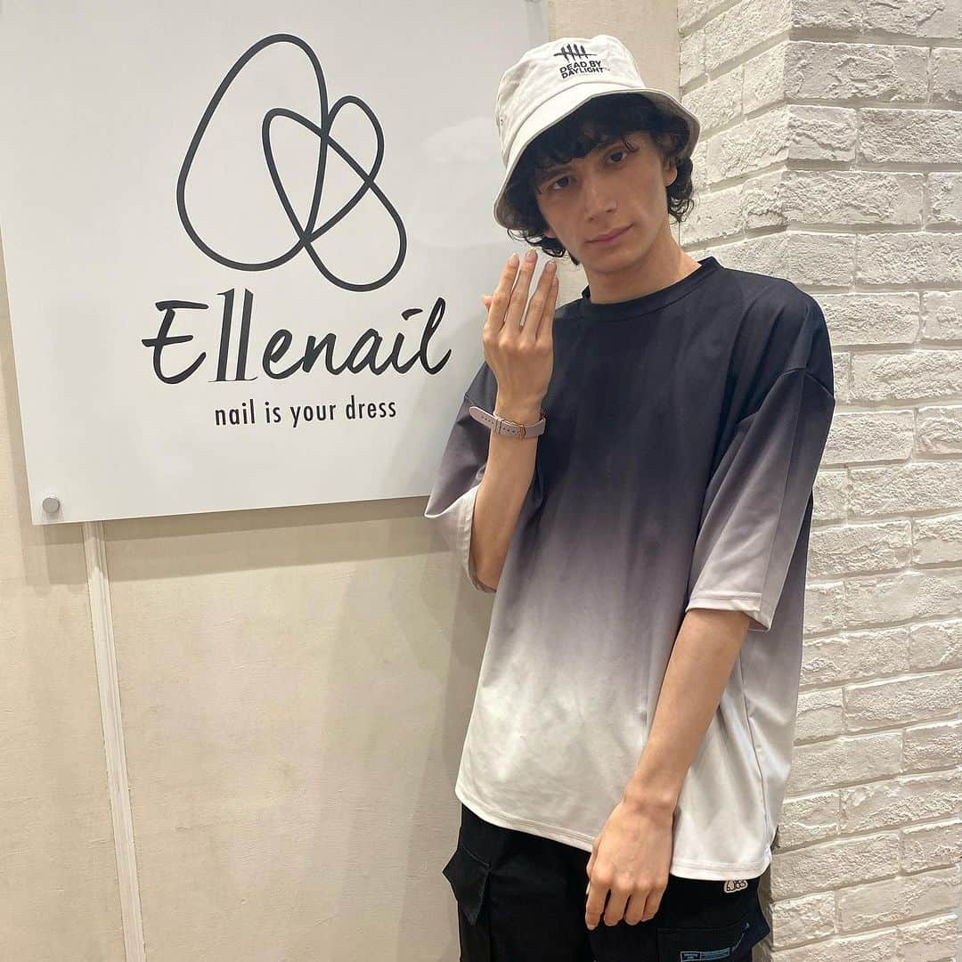 esNAILのインスタグラム：「やみえんさん @yamien_san   いつもご来店ありがとうございます💅 . シアーホワイトにアクセントでゴールドを💕 . . #やみえん さん . . 公式Instagramに掲載されているデザインのチップをご購入いただけます💅 チップサイズと形のカスタマイズが可能です✨  オープンキャンペーン価格  定価11,000円⇨7,700円（税込）  ☆セット内容☆ ・オーダーチップ ・チップケース （ケースデザインは変更される場合がございます) ・両面テープ ・ミニエメリーボート（微調整用）  詳細はTOPのストーリーから DoHERMO Online Storeでご確認下さい❤︎  @ellenail_shibuya @ellenail_shinjuku  @esnail_kichijoji  @esnail_omiya  @esnail_nagoya  @esnail_osaka  #nail#nails#nailart#naildesign#esnail#ellenail_shibuya#gelnail#ネイル#ジェルネイル#elleネイル#esネイル#ネイルデザイン#美甲#네일아트 #tokyo#shibuya#newnail#ネイルチップ#ネイルチップ通販#オーダーチップ#オーダーチップ販売」