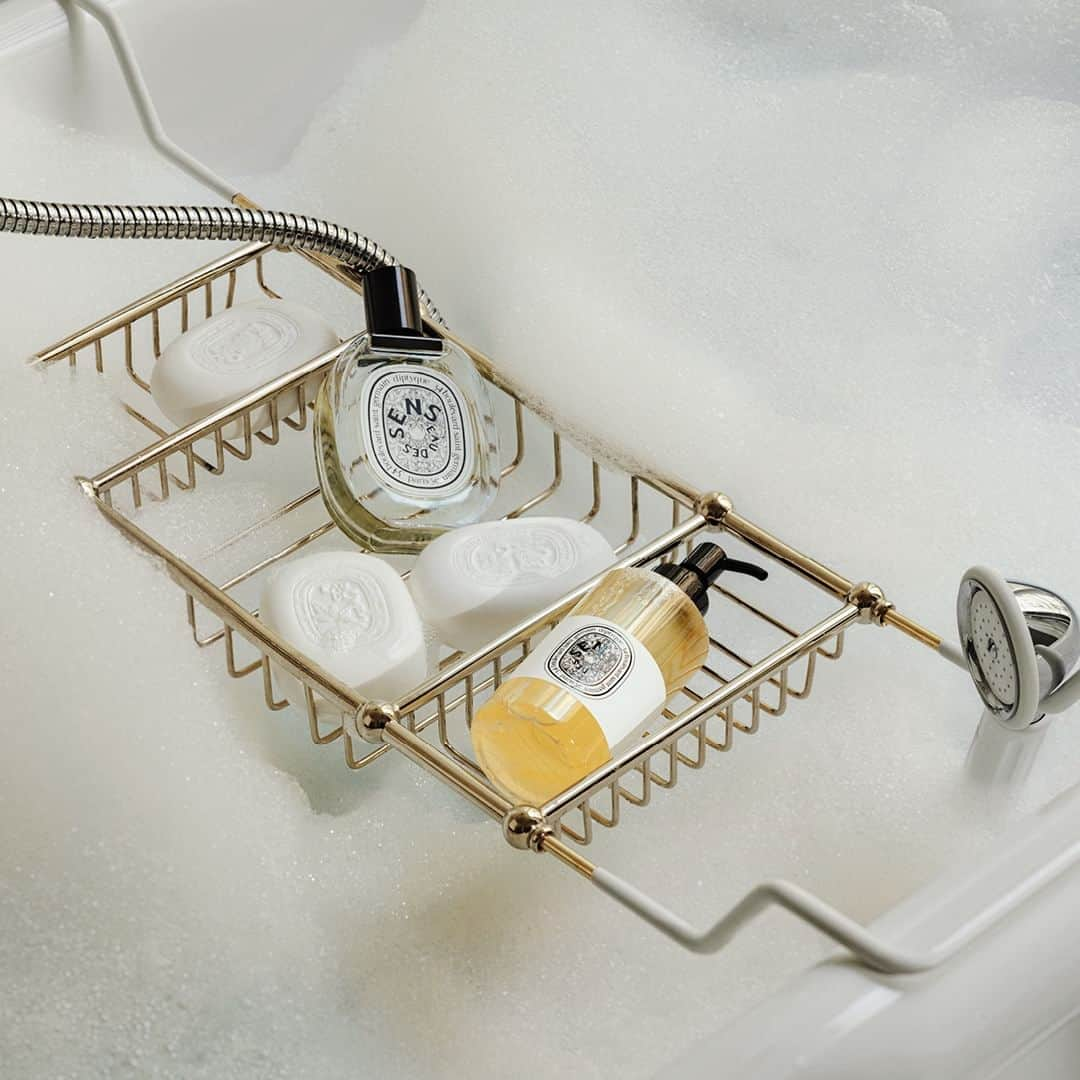 ディプティックさんのインスタグラム写真 - (ディプティックInstagram)「Now comes the cherished moment: the bath. The water warmed, the fragrant accords of Diptyque's soaps, foams and cleansing gels fill the air. Added pleasures.」9月23日 19時05分 - diptyque