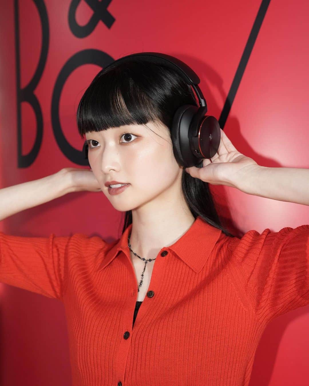 月山京香のインスタグラム：「. Bang & Olufsen × Ferrari Capsule Collection💥  歴史ある技術とフェラーリのシグネスチャーカラーである赤に アレンジされた製品が素敵でした✨  @bangolufsen_japan  @bangolufsen  @scuderiaferrari  #BangOlufsenForFerrari #BangOlufsenJapan #pr」