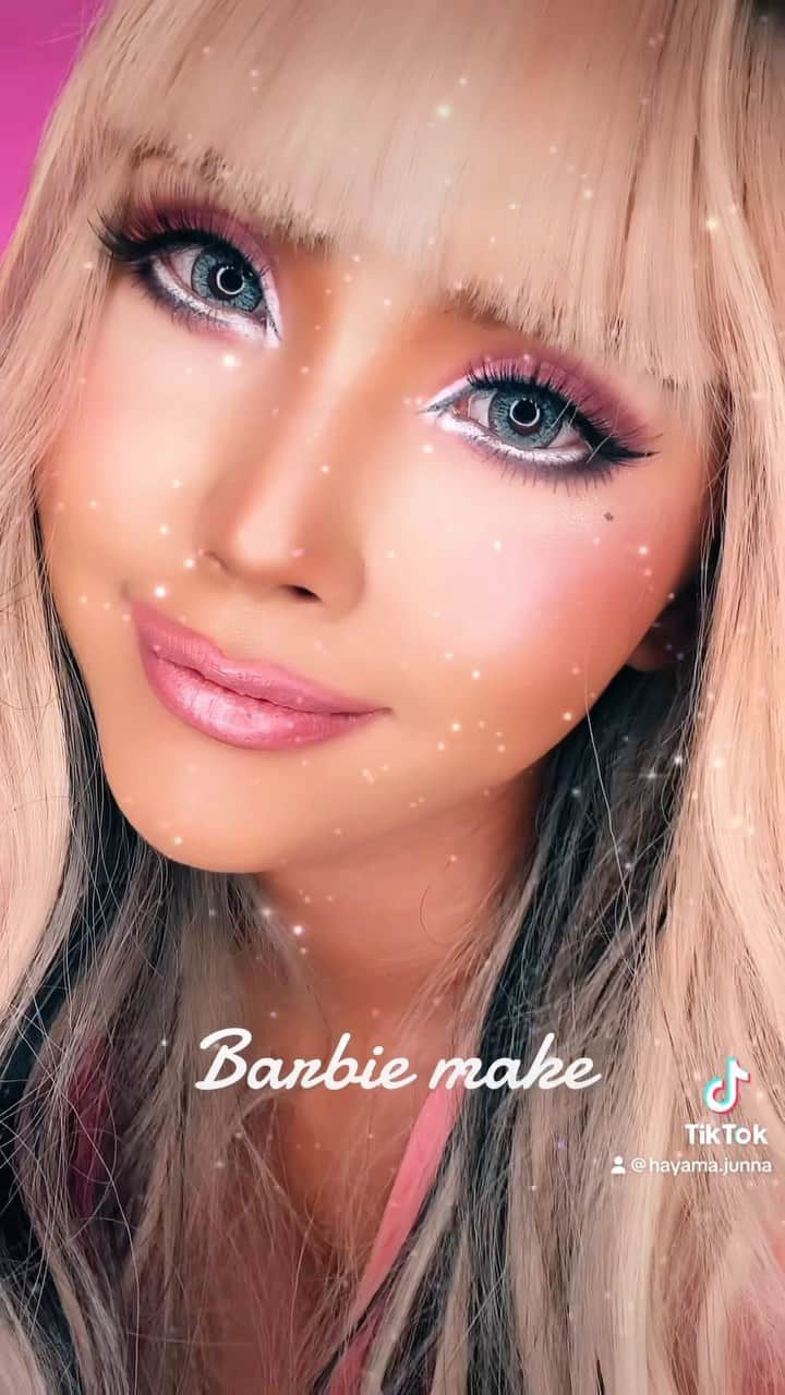 のインスタグラム：「Barbie💗🖤 #Barbie #barbiedoll #barbiemakeup #barbiestyle」